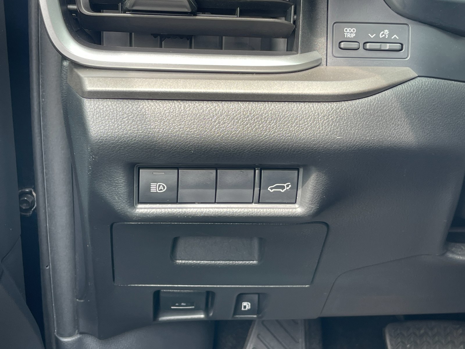 Used 2024  Toyota XLE image 31