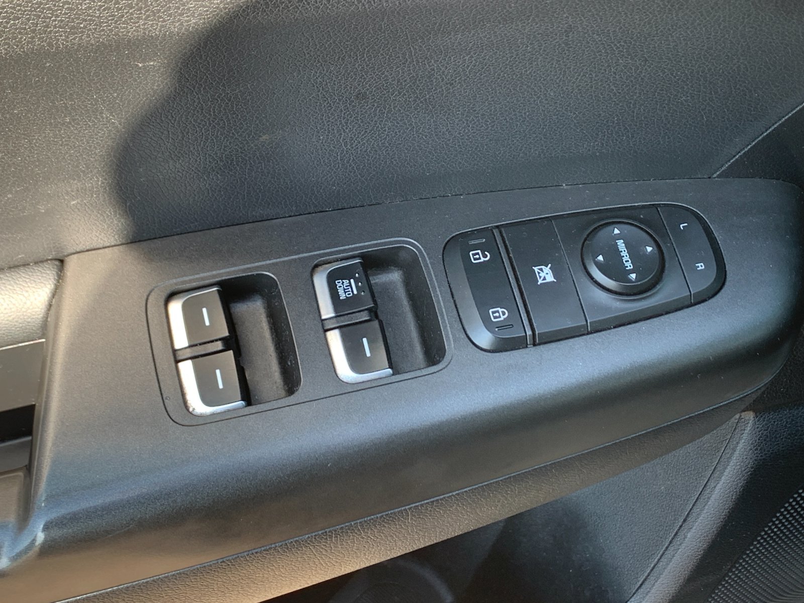 Used 2020 White Kia LX image 13