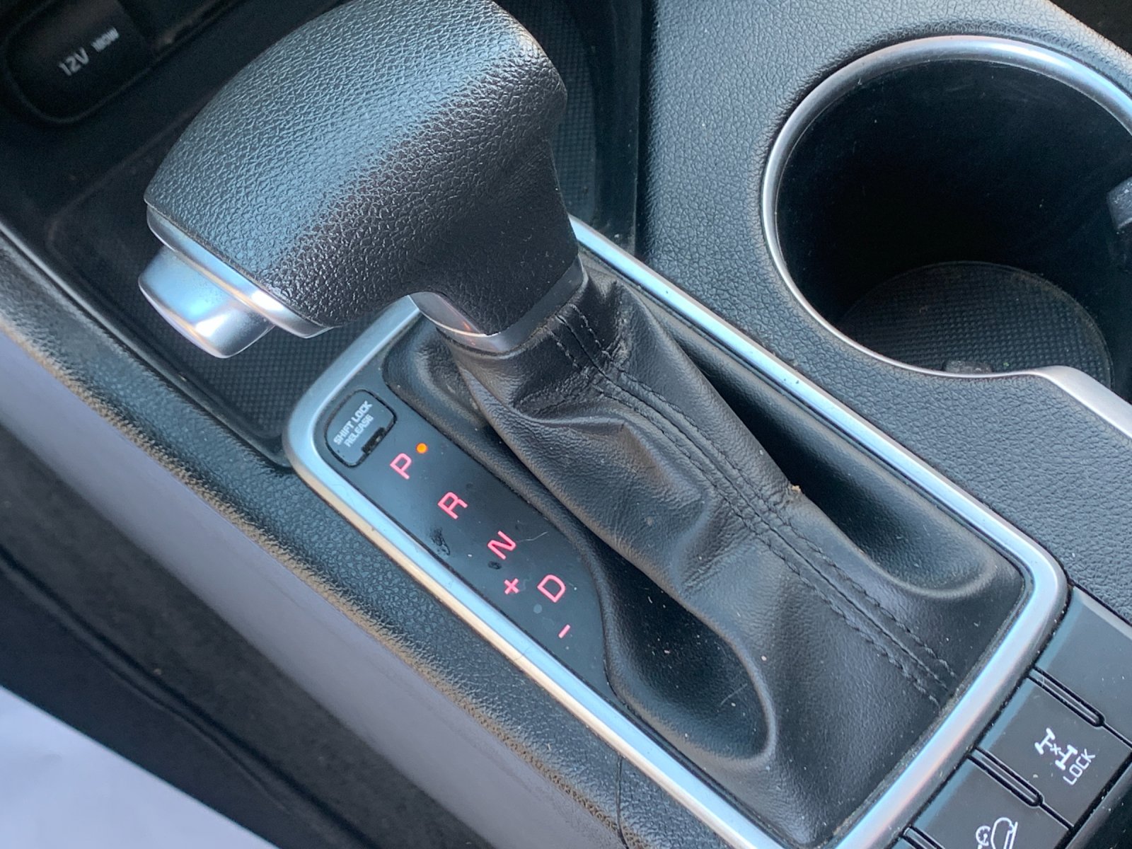 Used 2020 White Kia LX image 23