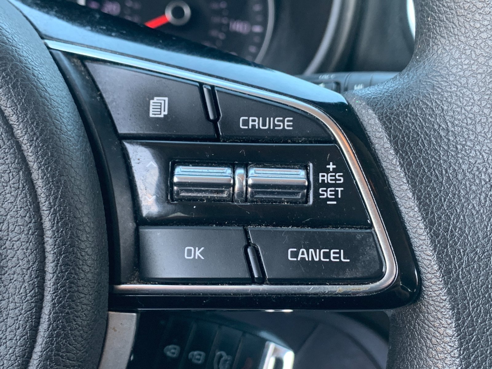 Used 2020 White Kia LX image 27