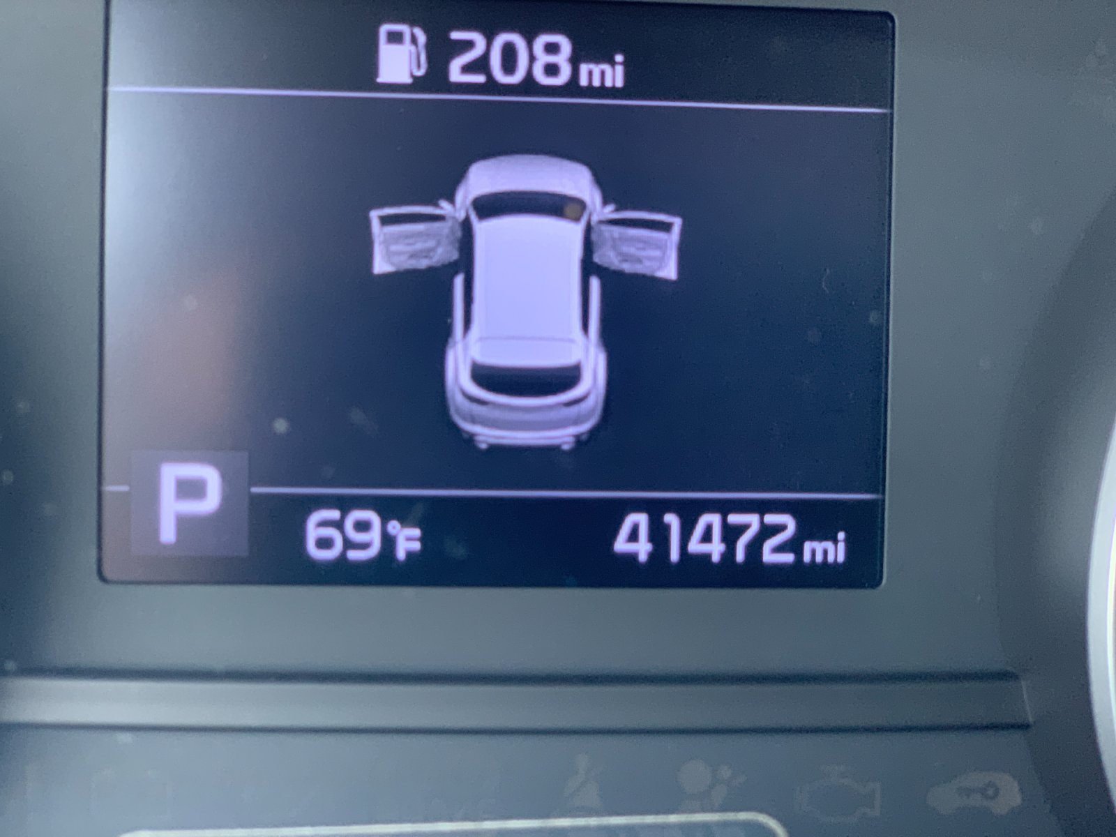 Used 2020 White Kia LX image 29
