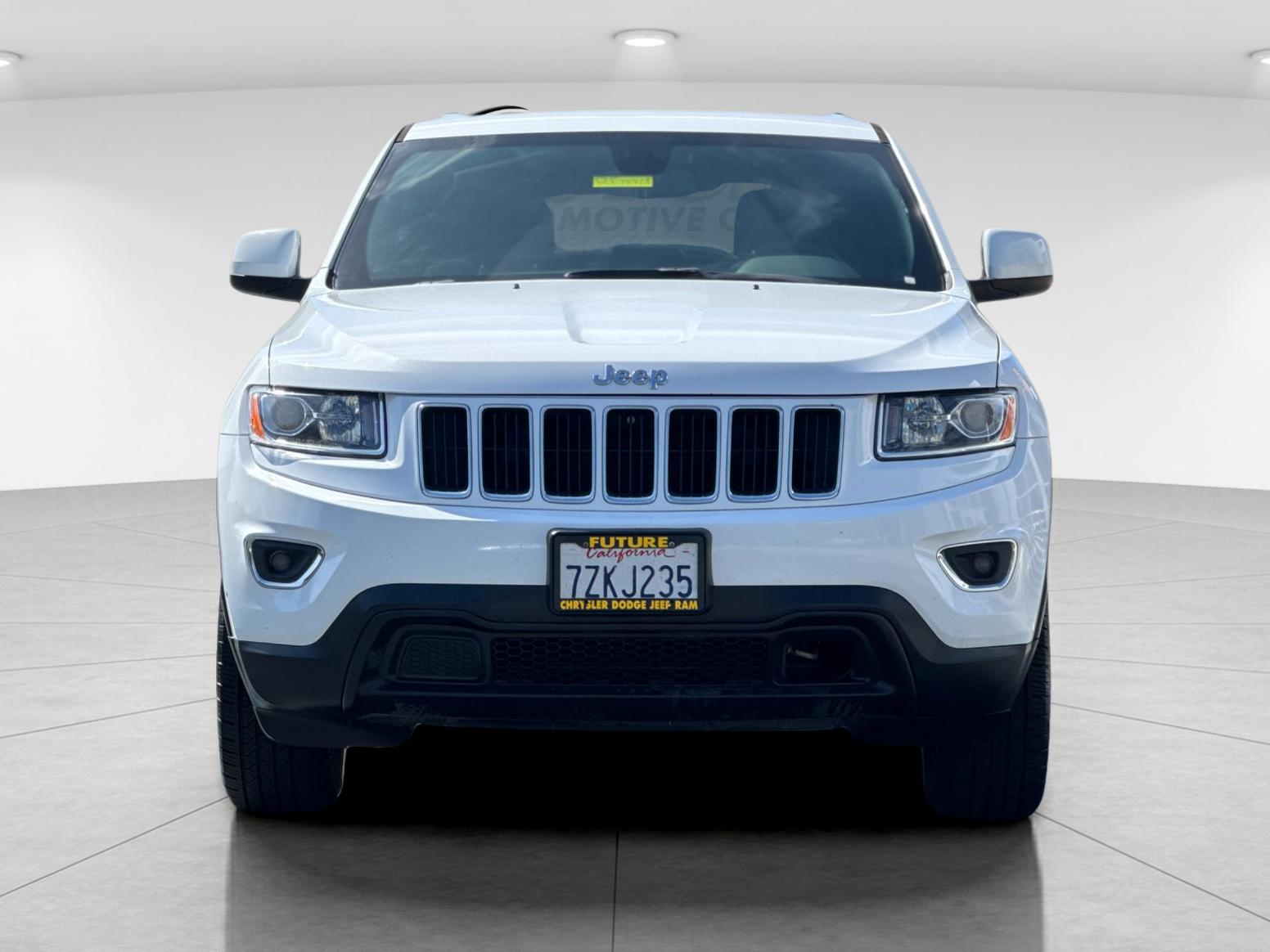 Used 2015 White Jeep Laredo image 9