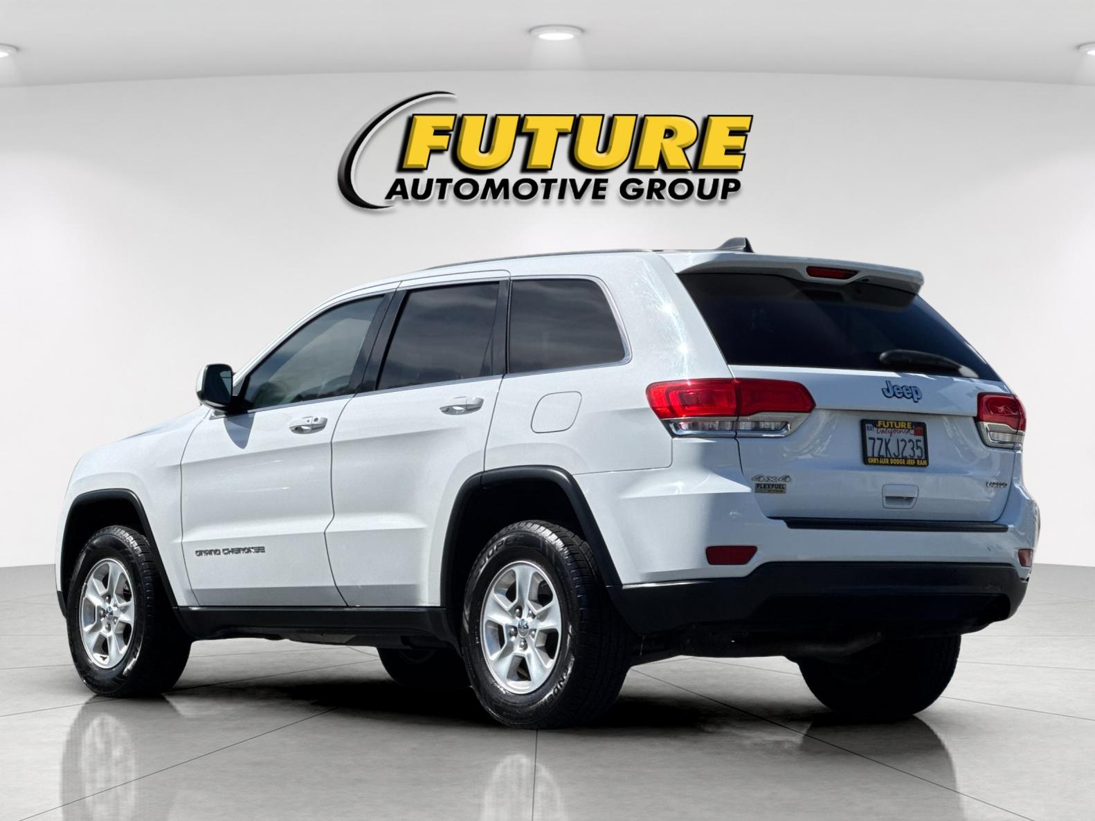 Used 2015 White Jeep Laredo image 6