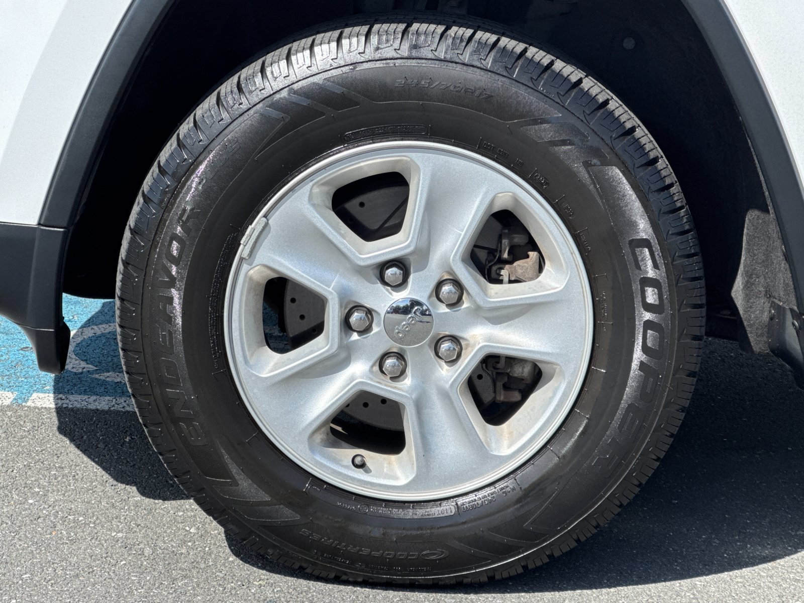 Used 2015 White Jeep Laredo image 24
