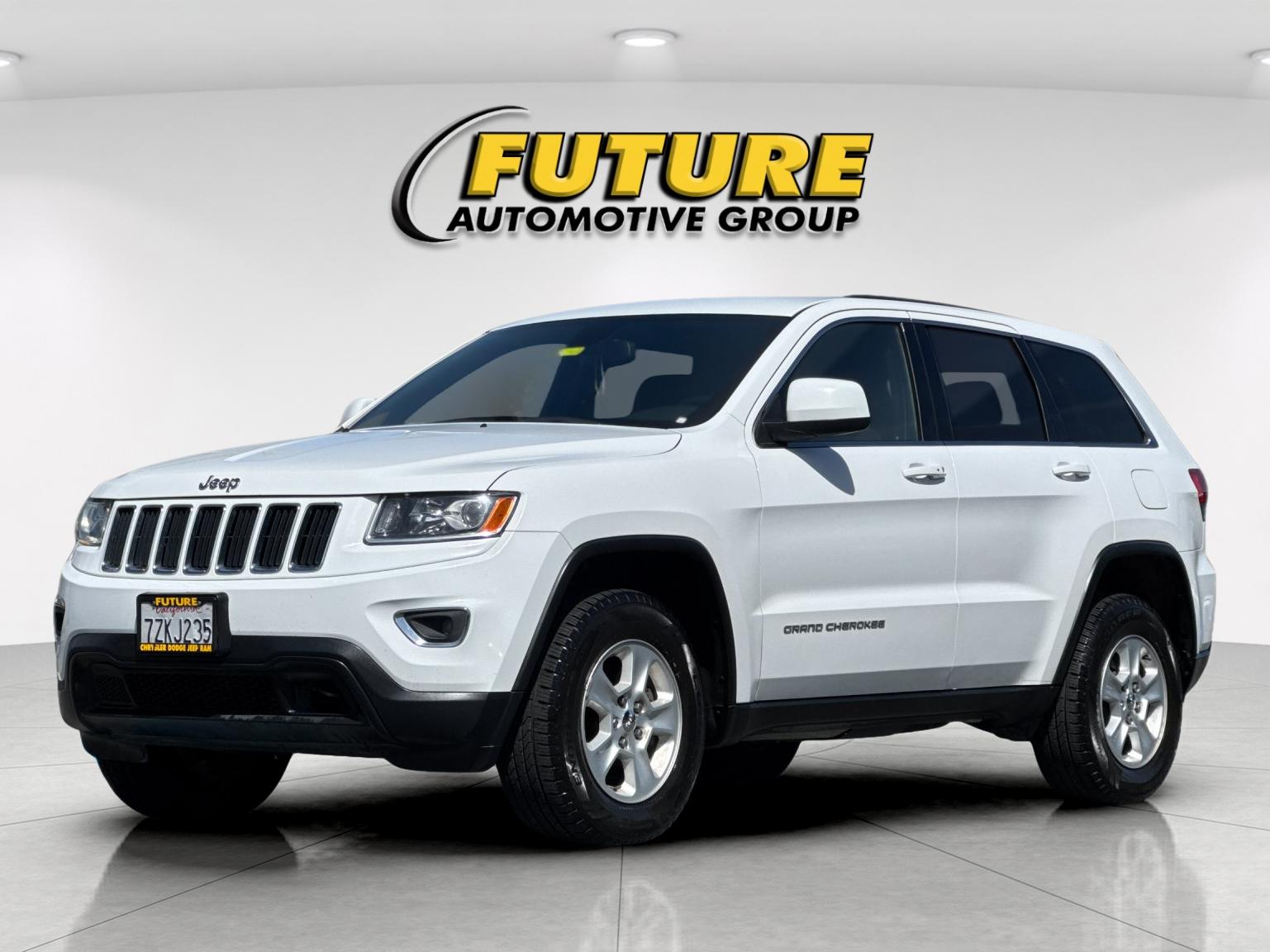 Used 2015 White Jeep Laredo image 8
