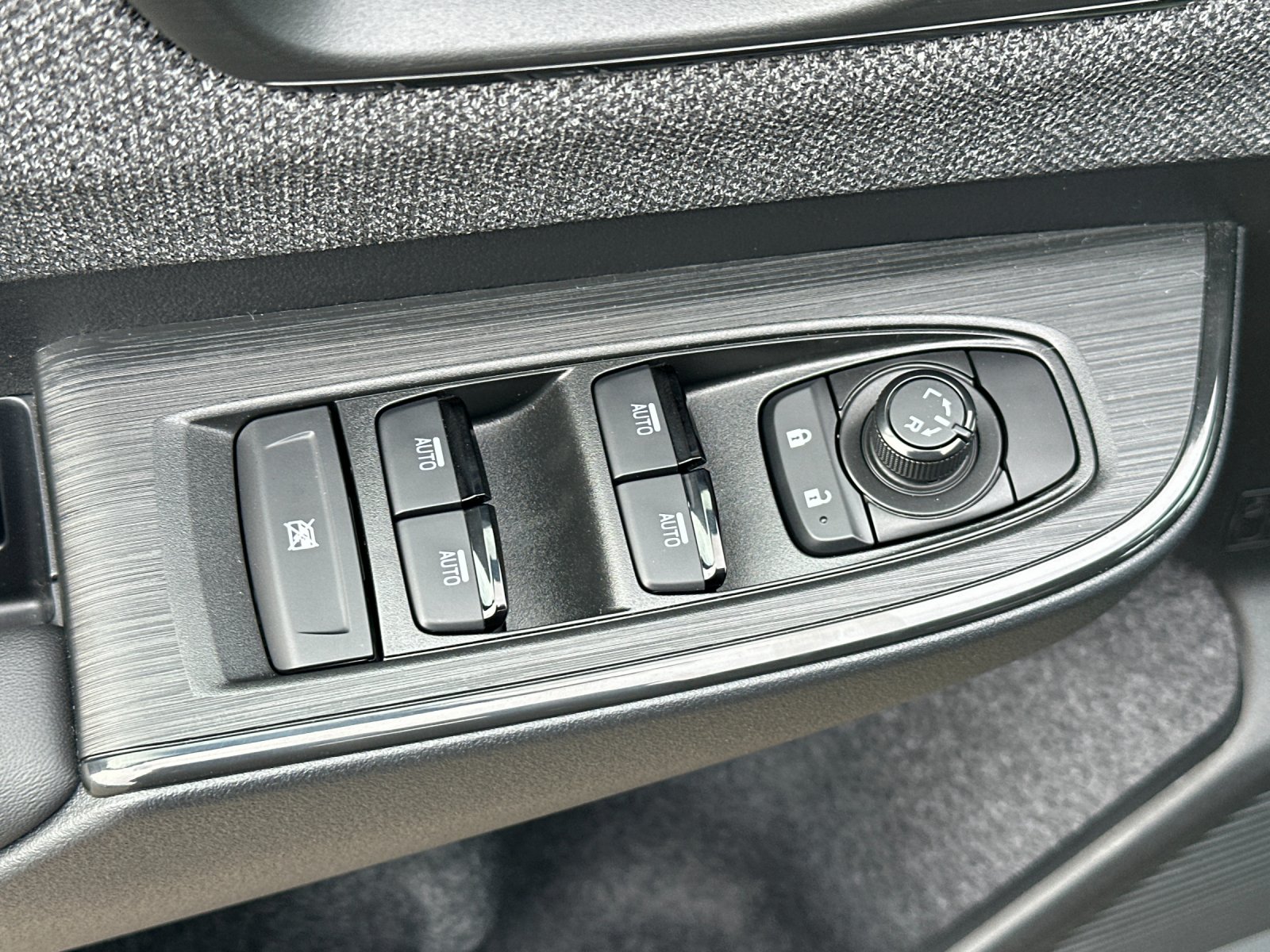 New 2026 ICE SILVER METALLIC Subaru Premium image 13