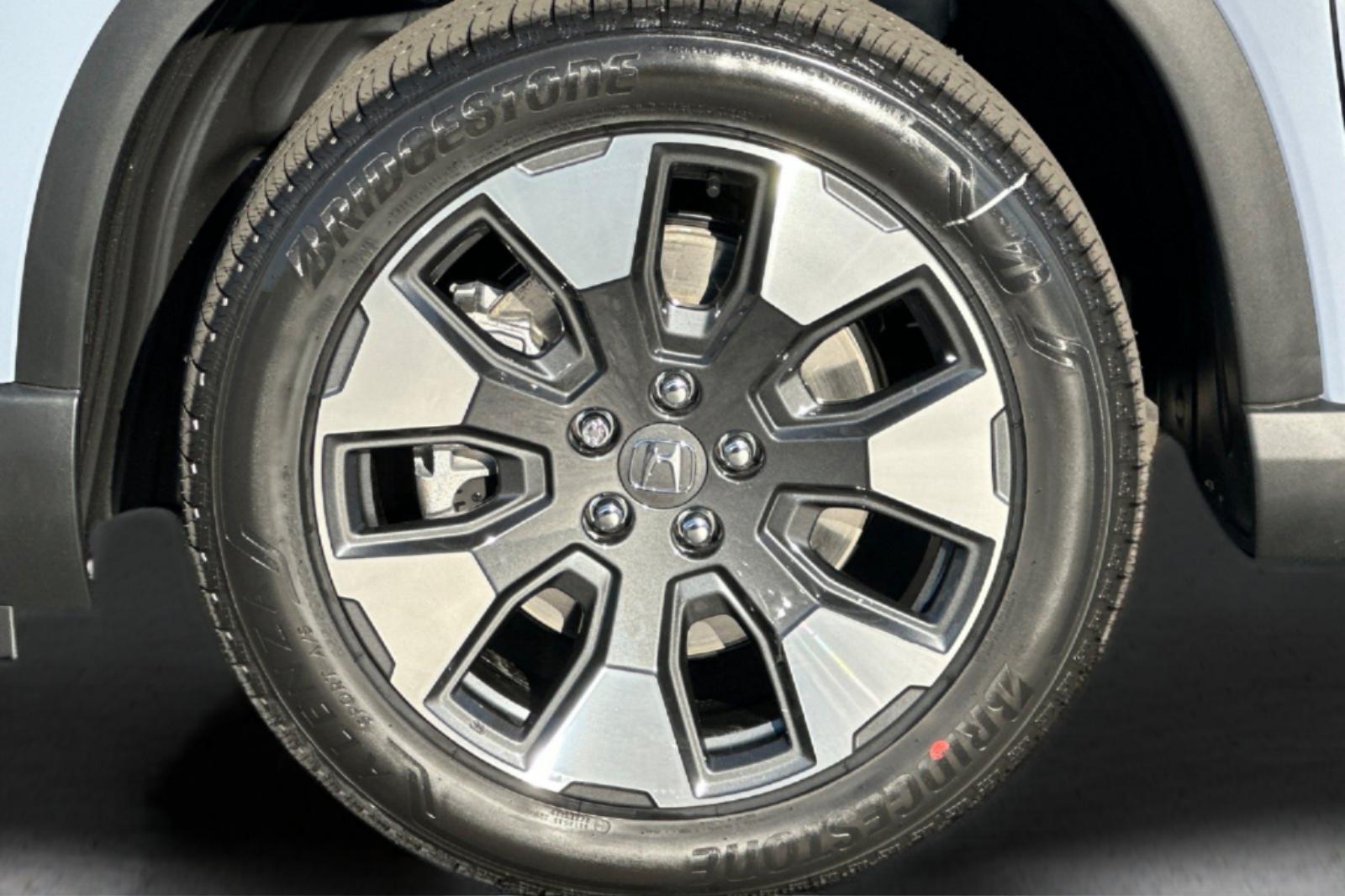 New 2026 Sonic Gray Pearl Honda AWD Elite image 32