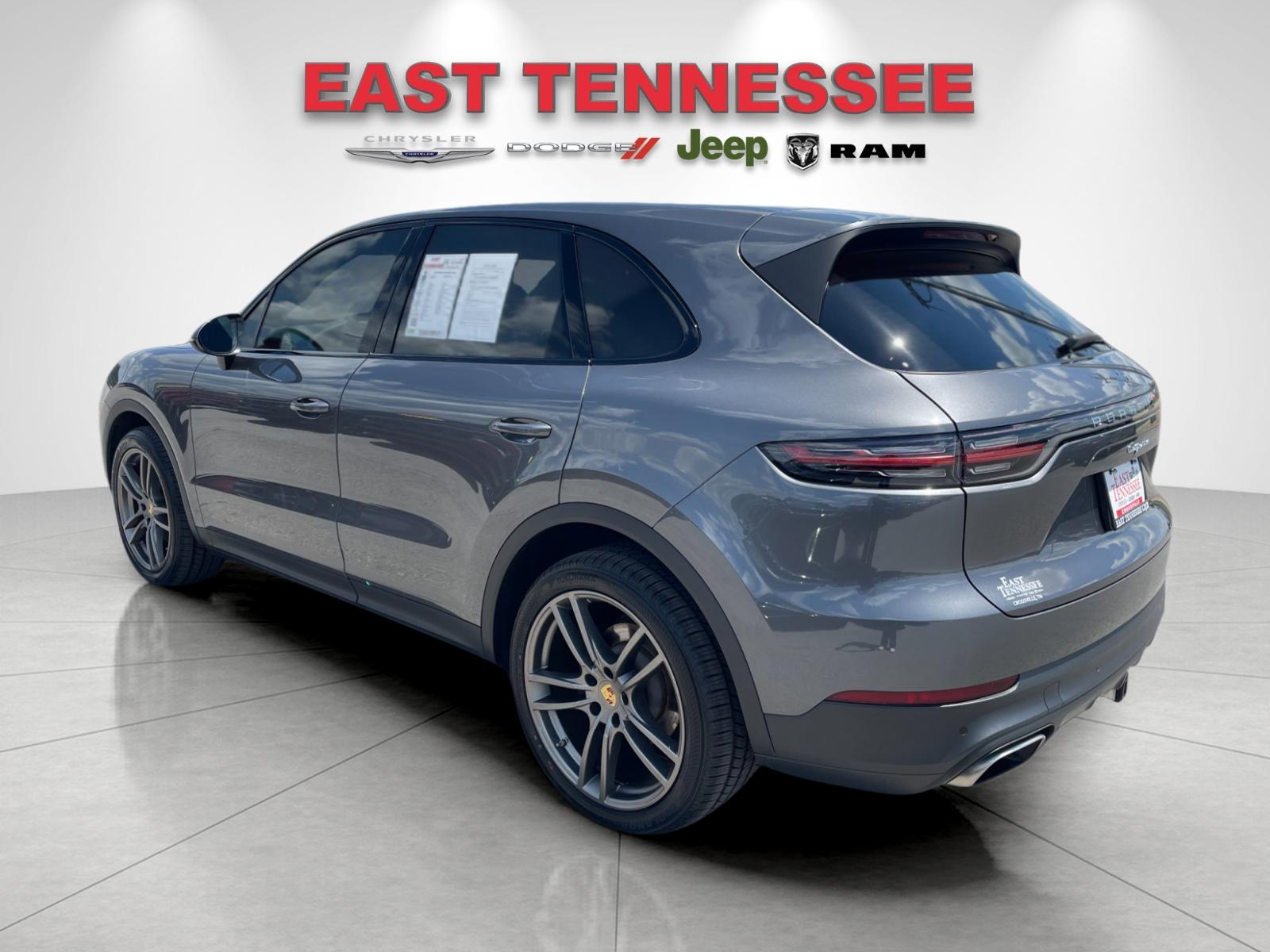 Used 2021  Porsche Base image 5