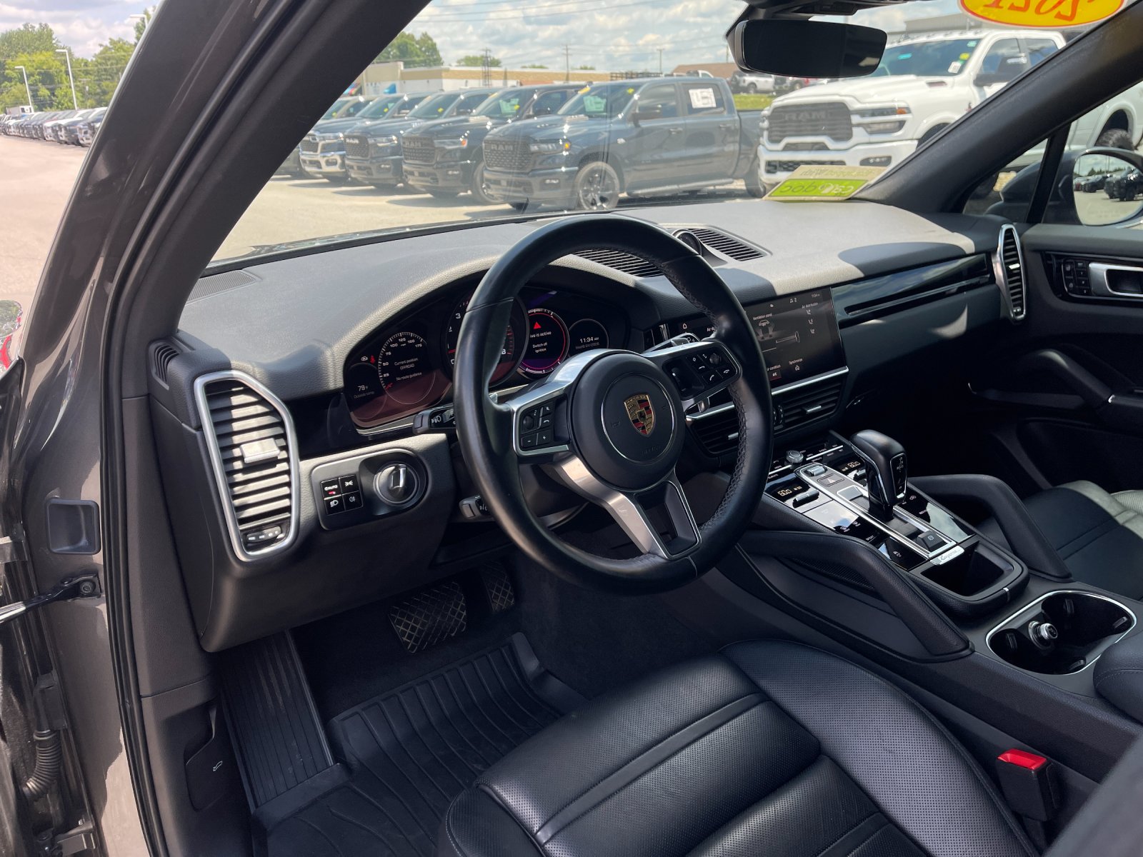 Used 2021  Porsche Base image 11
