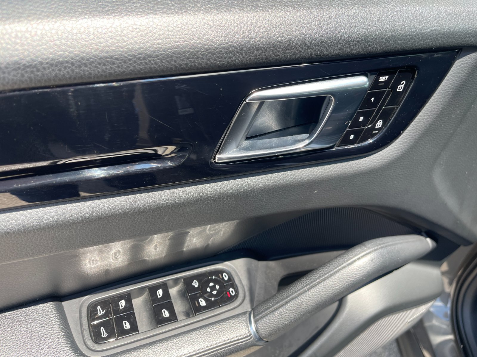 Used 2021  Porsche Base image 13
