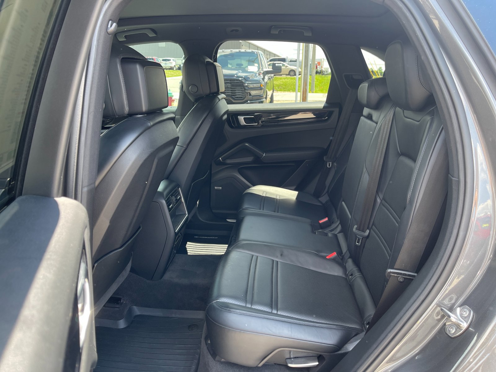 Used 2021  Porsche Base image 14