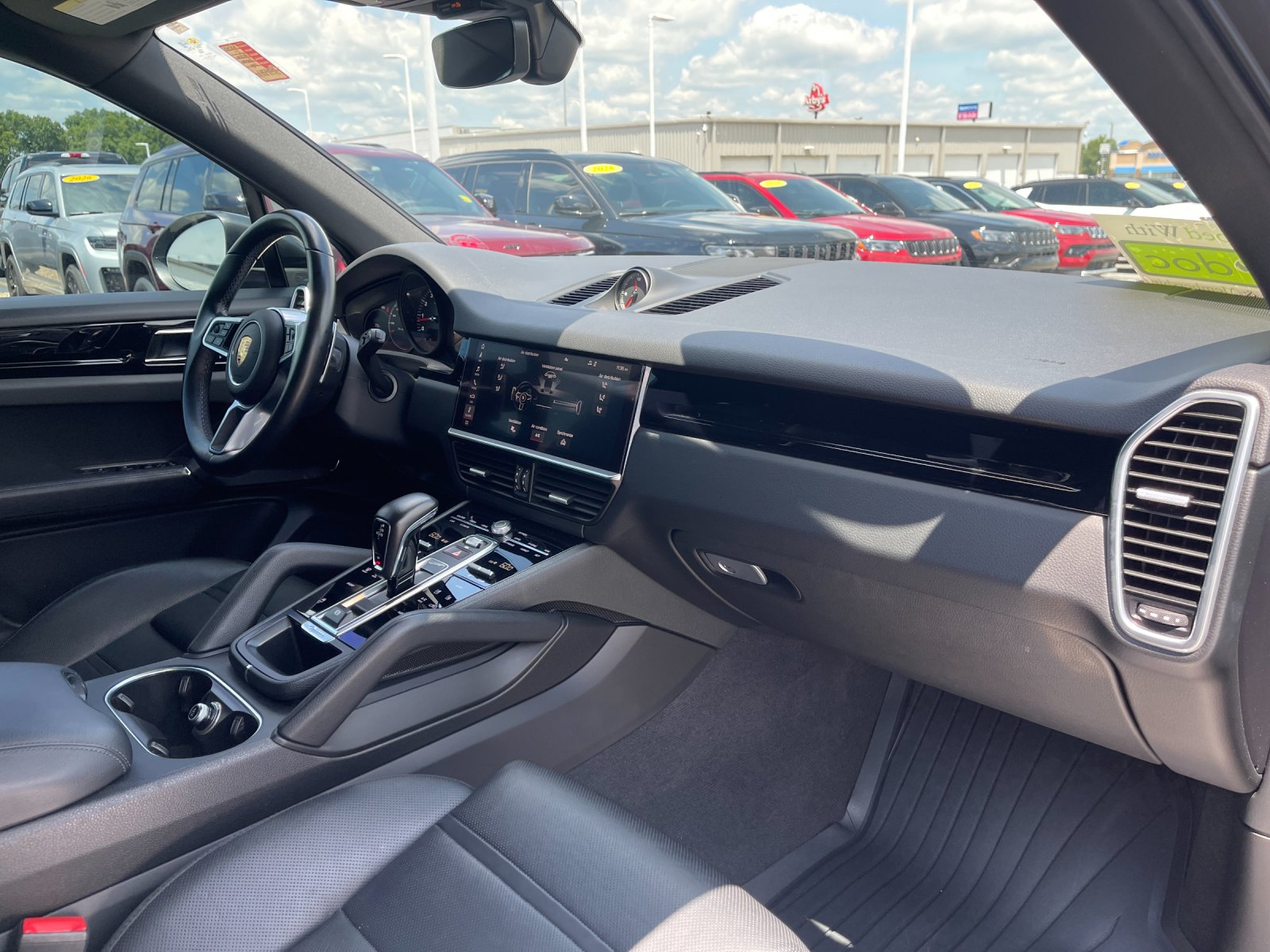 Used 2021  Porsche Base image 18