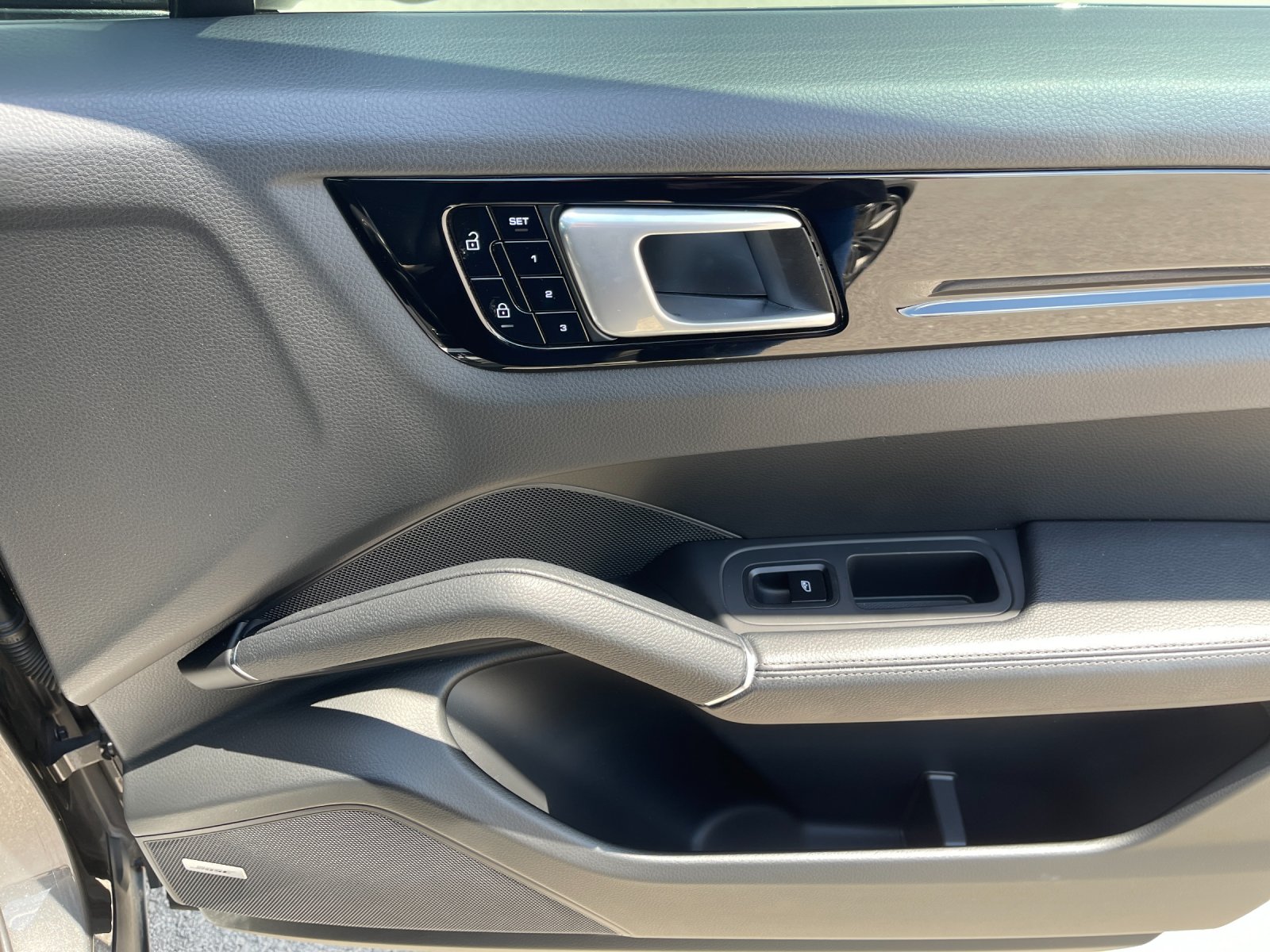 Used 2021  Porsche Base image 20
