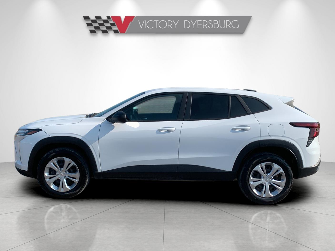 Used 2024 White Chevrolet LS image 7