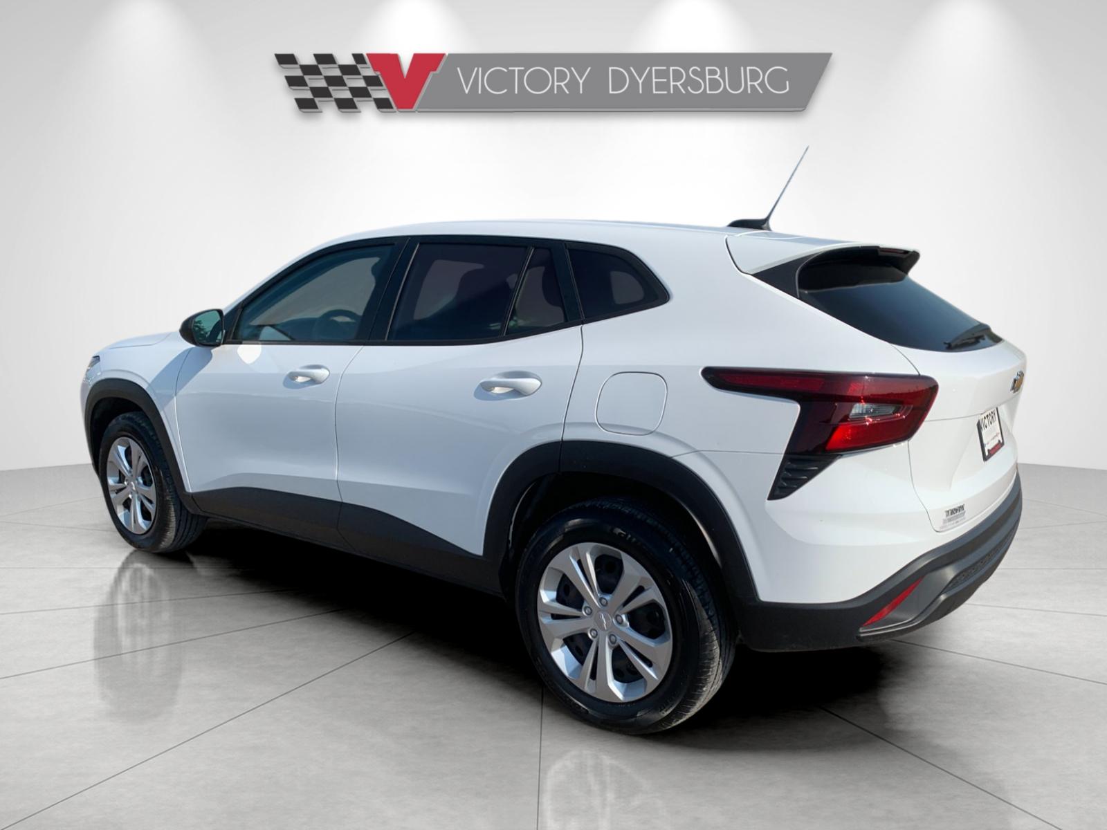 Used 2024 White Chevrolet LS image 6