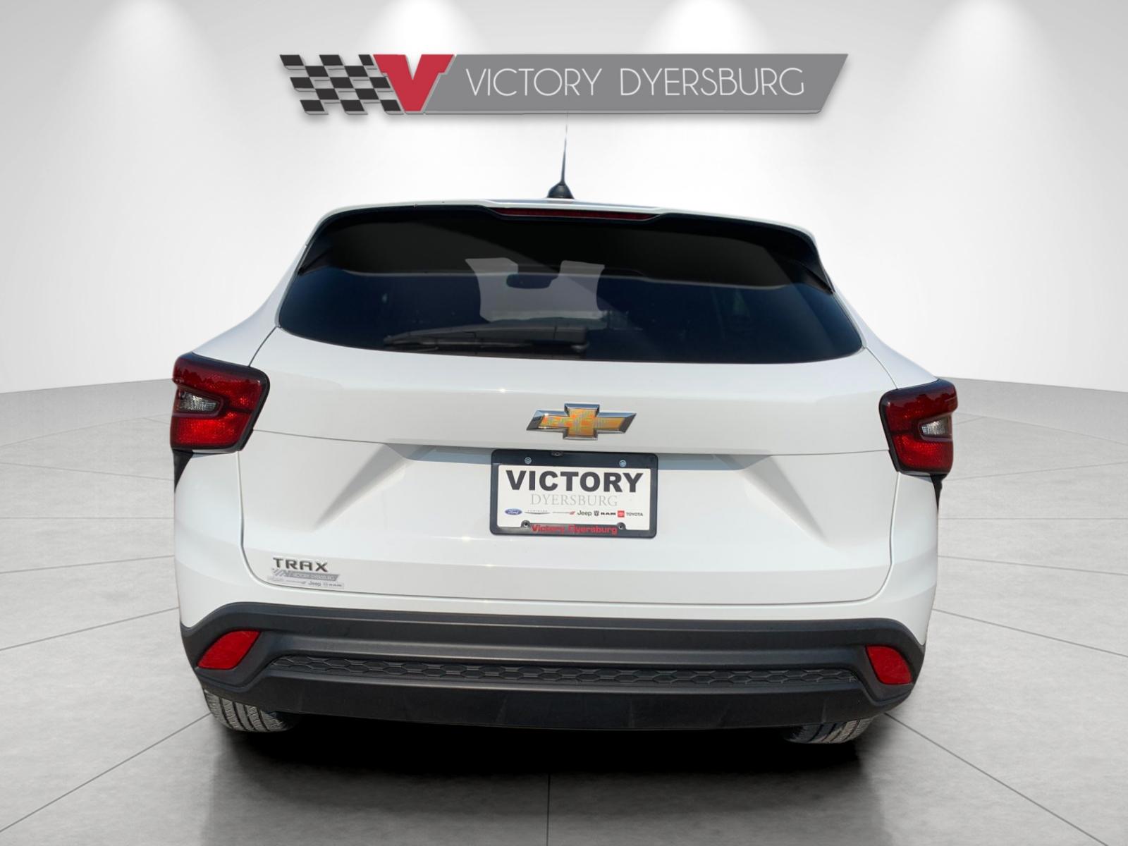 Used 2024 White Chevrolet LS image 5