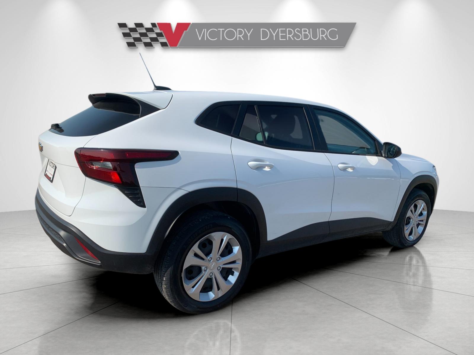 Used 2024 White Chevrolet LS image 4