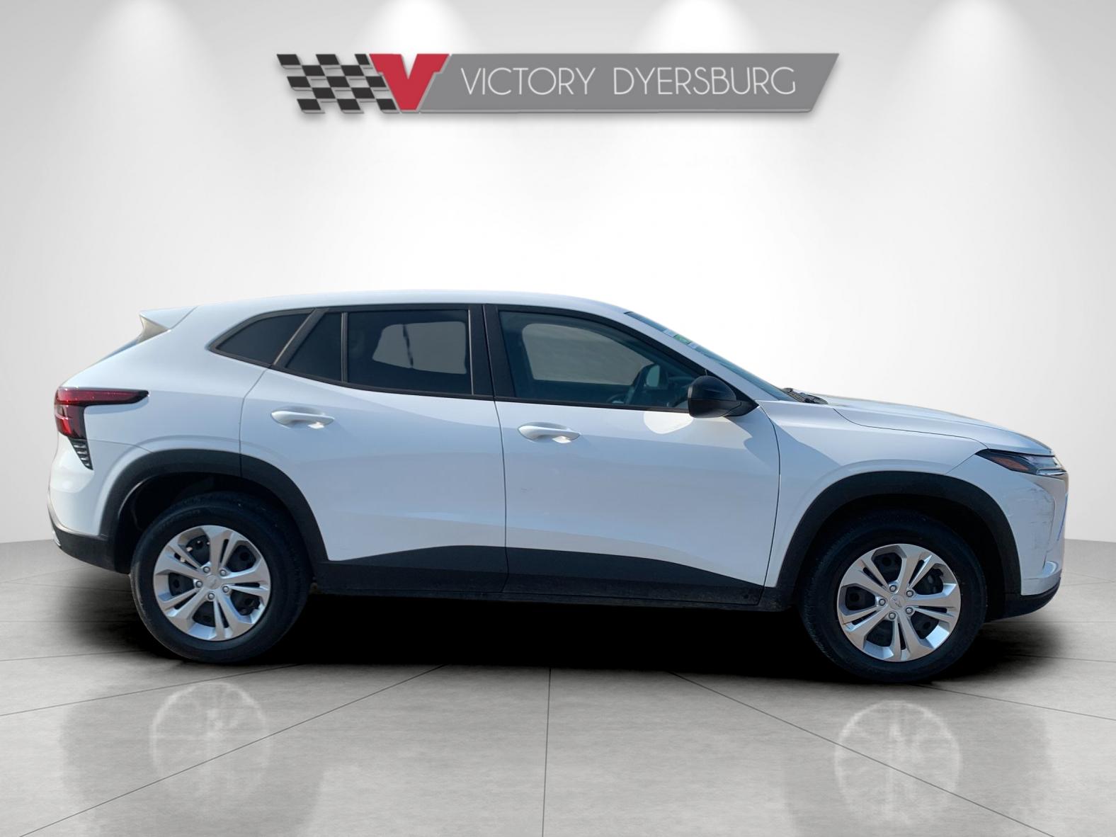 Used 2024 White Chevrolet LS image 3