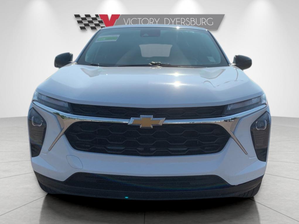 Used 2024 White Chevrolet LS image 9