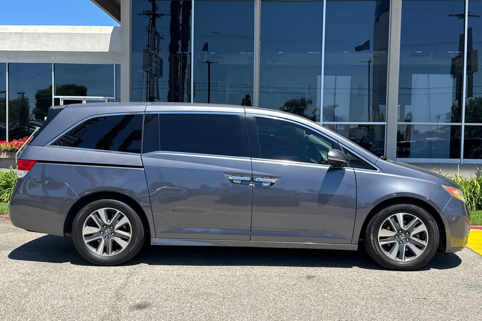 Certified Used 2016 Modern Steel Metallic Honda Touring Elite image 4