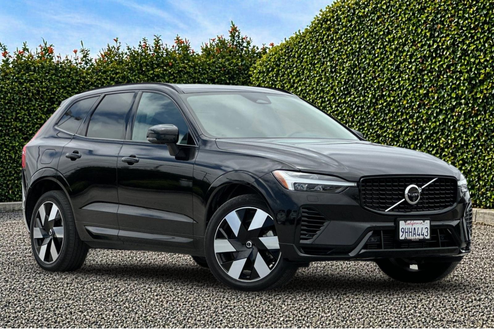 2024 Volvo XC60 T8 Plus Dark Theme AWD's photo