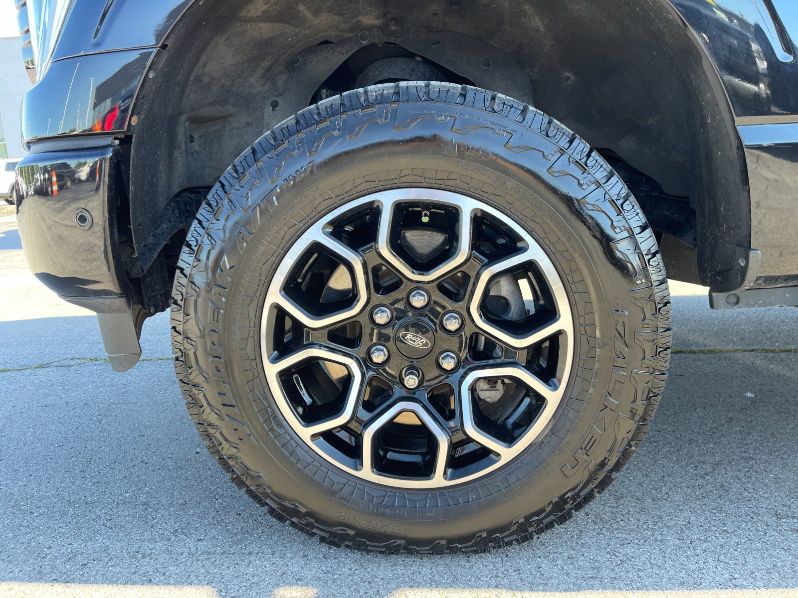 Used 2021 Black Metallic Ford Lariat image 32