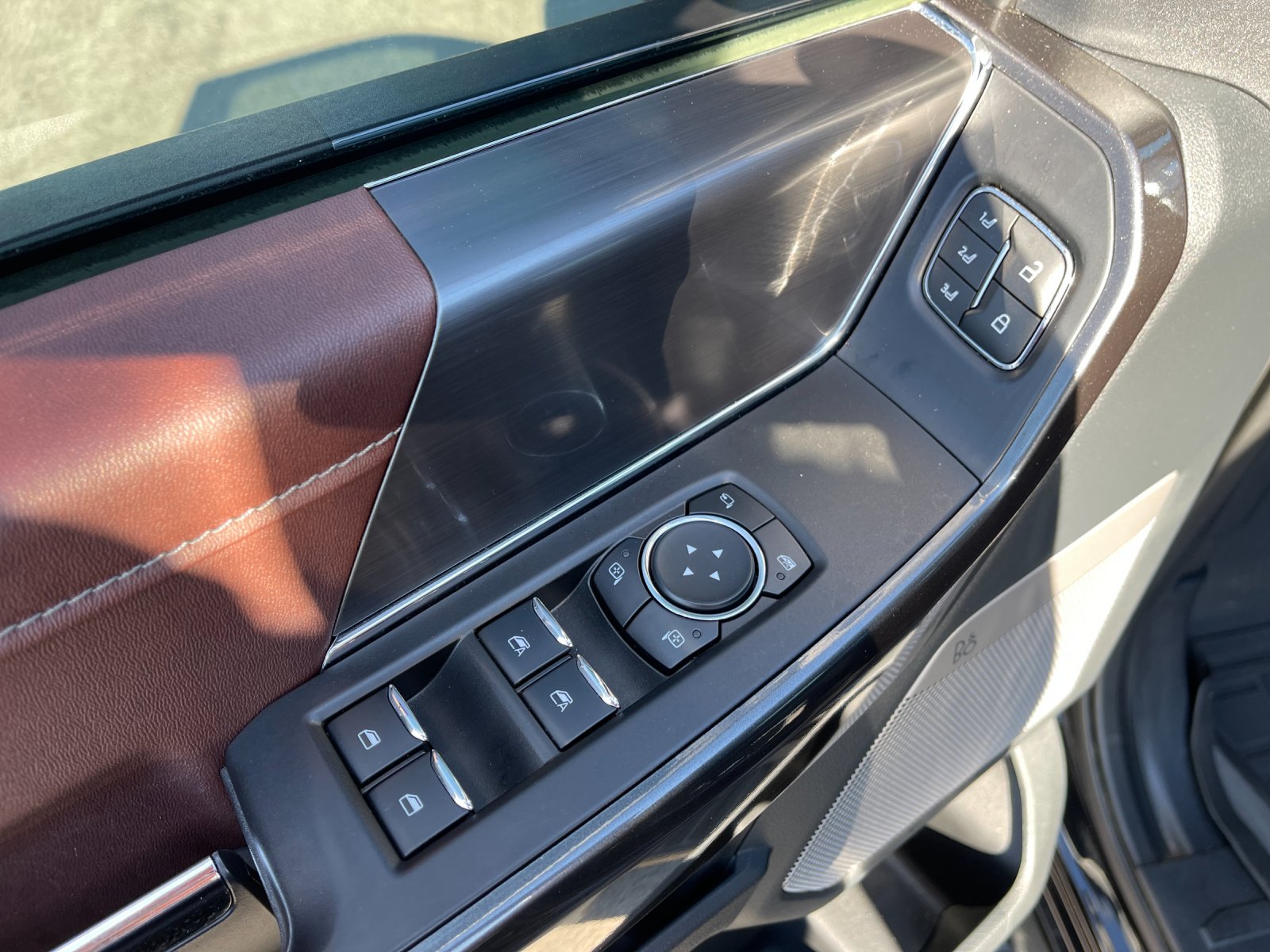 Used 2021 Black Metallic Ford Lariat image 13