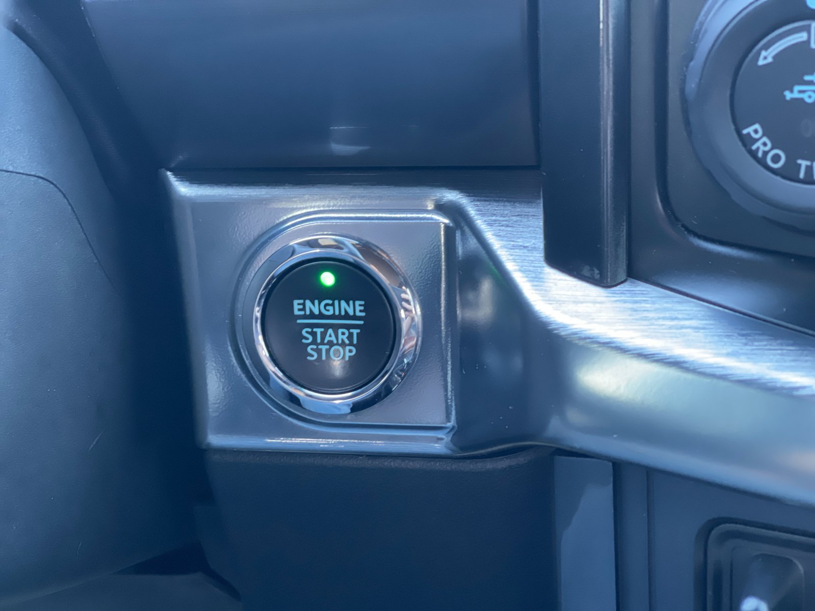 Used 2021 Black Metallic Ford Lariat image 25