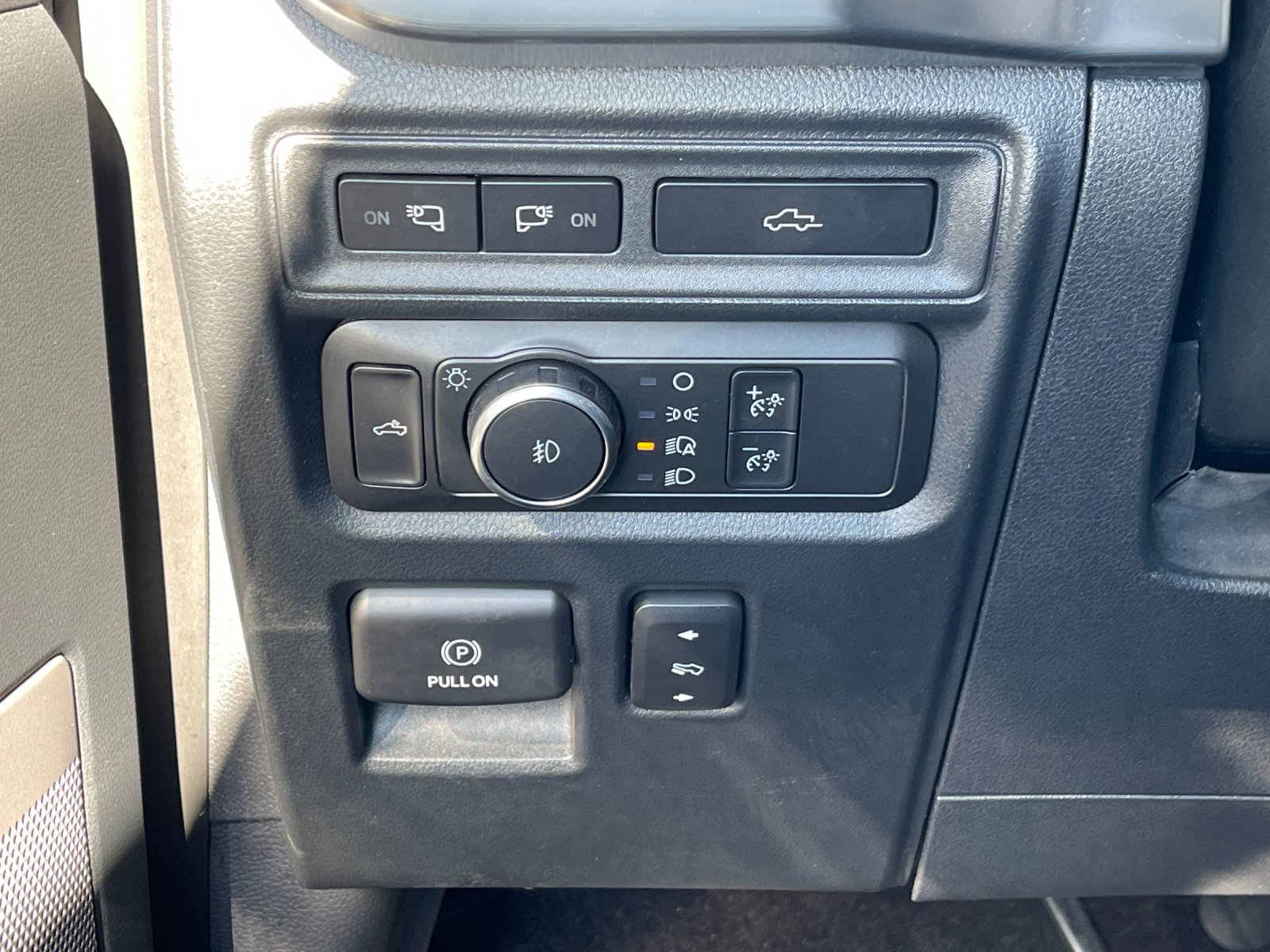 Used 2021 Black Metallic Ford Lariat image 31