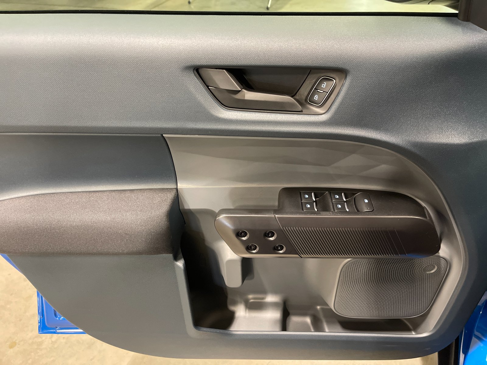 Used 2025 Blue Ford XL image 12
