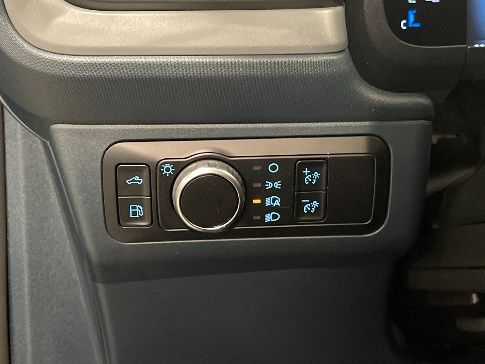 Used 2025 Blue Ford XL image 28