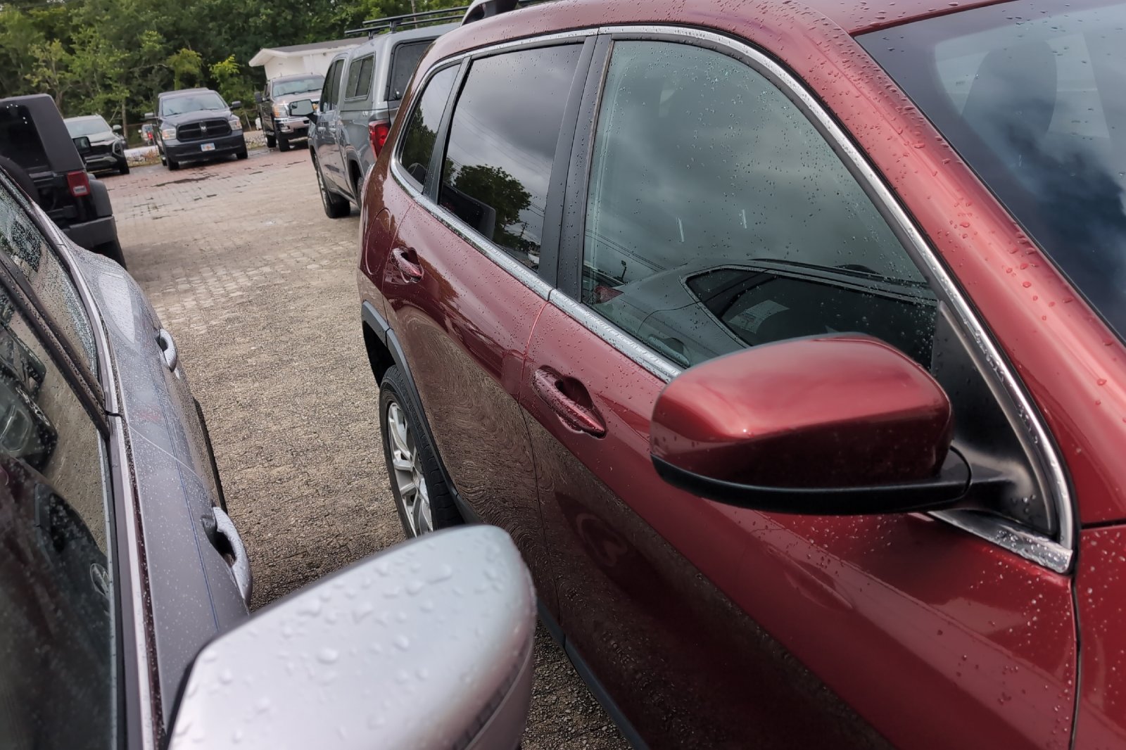 Used 2019 Red Jeep Latitude image 4