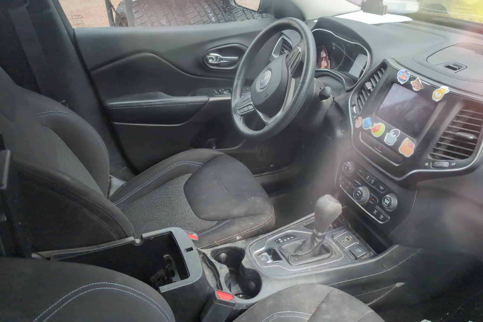 Used 2019 Red Jeep Latitude image 5