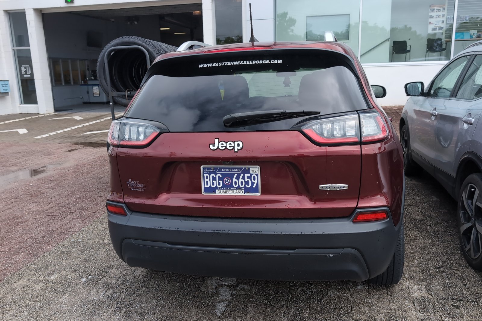 Used 2019 Red Jeep Latitude image 7
