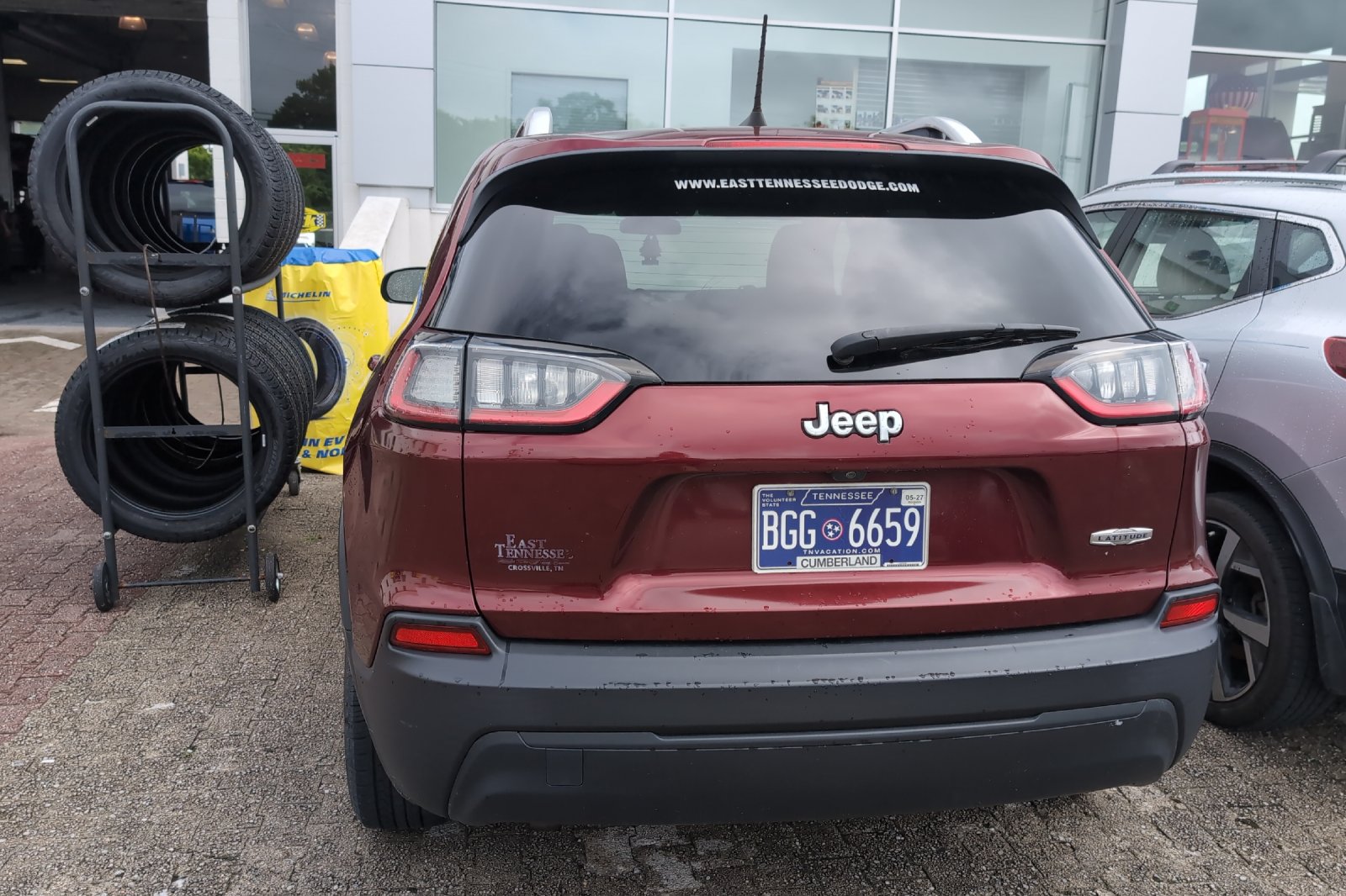 Used 2019 Red Jeep Latitude image 8