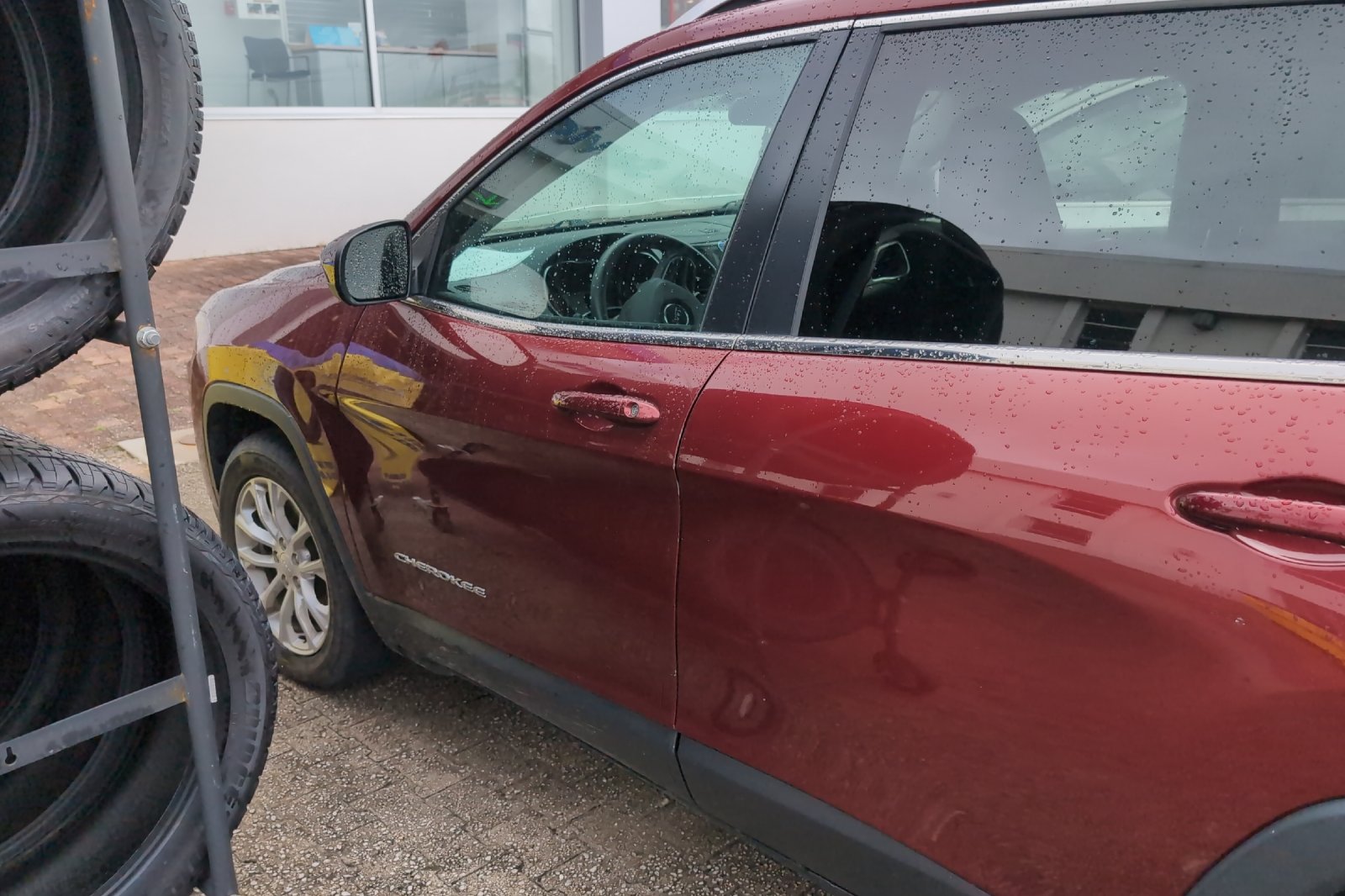 Used 2019 Red Jeep Latitude image 11