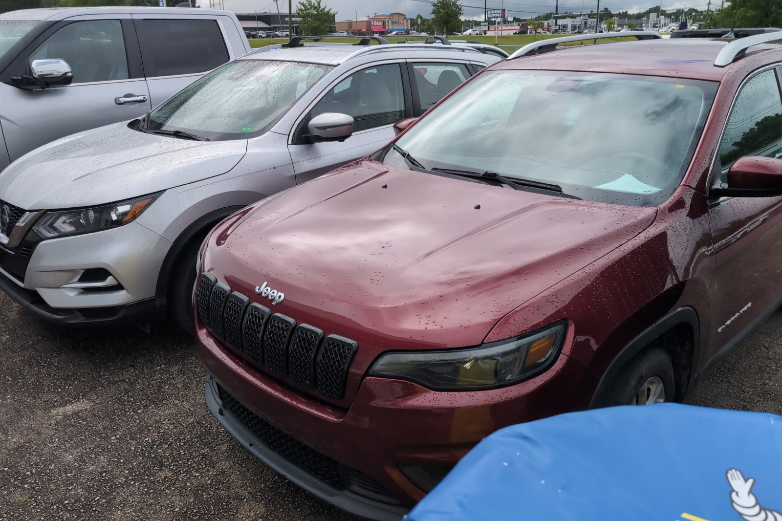 Used 2019 Red Jeep Latitude image 12