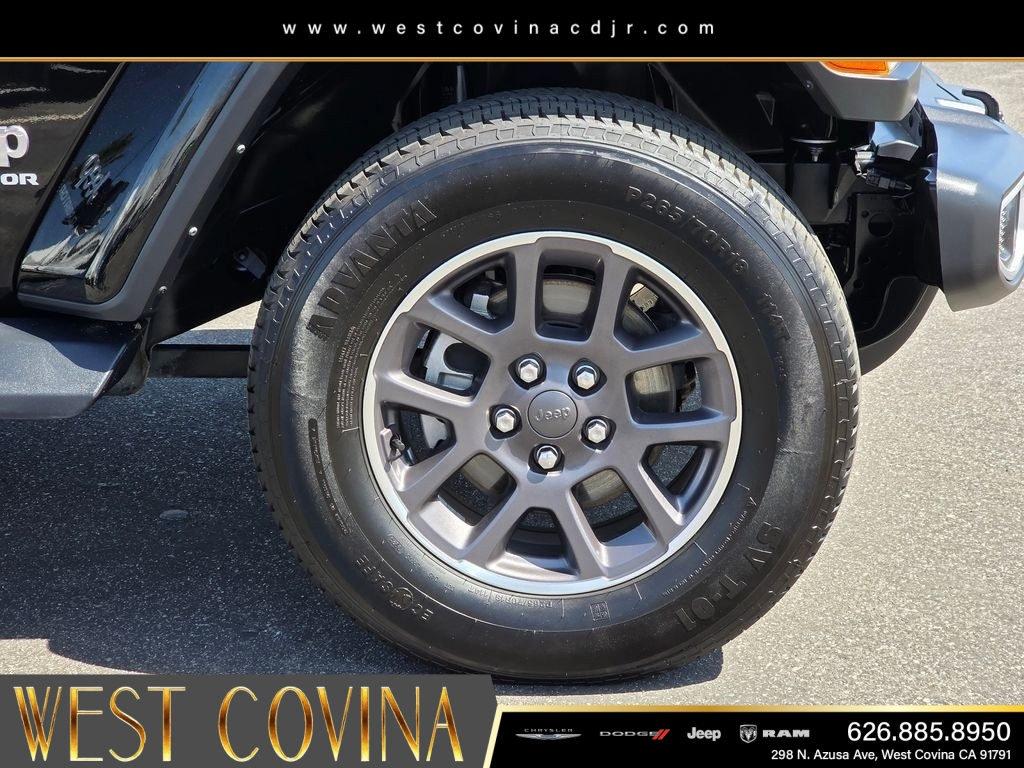 Used 2022 Black Jeep Overland image 9