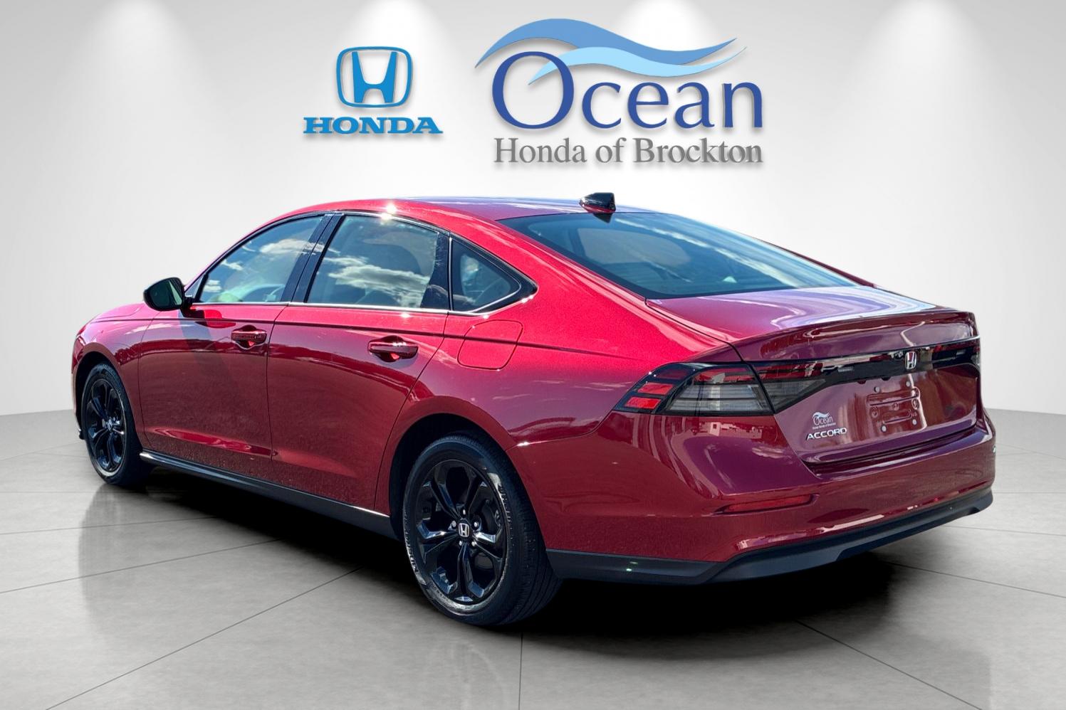 Used 2025 Radiant Red Honda SE image 5