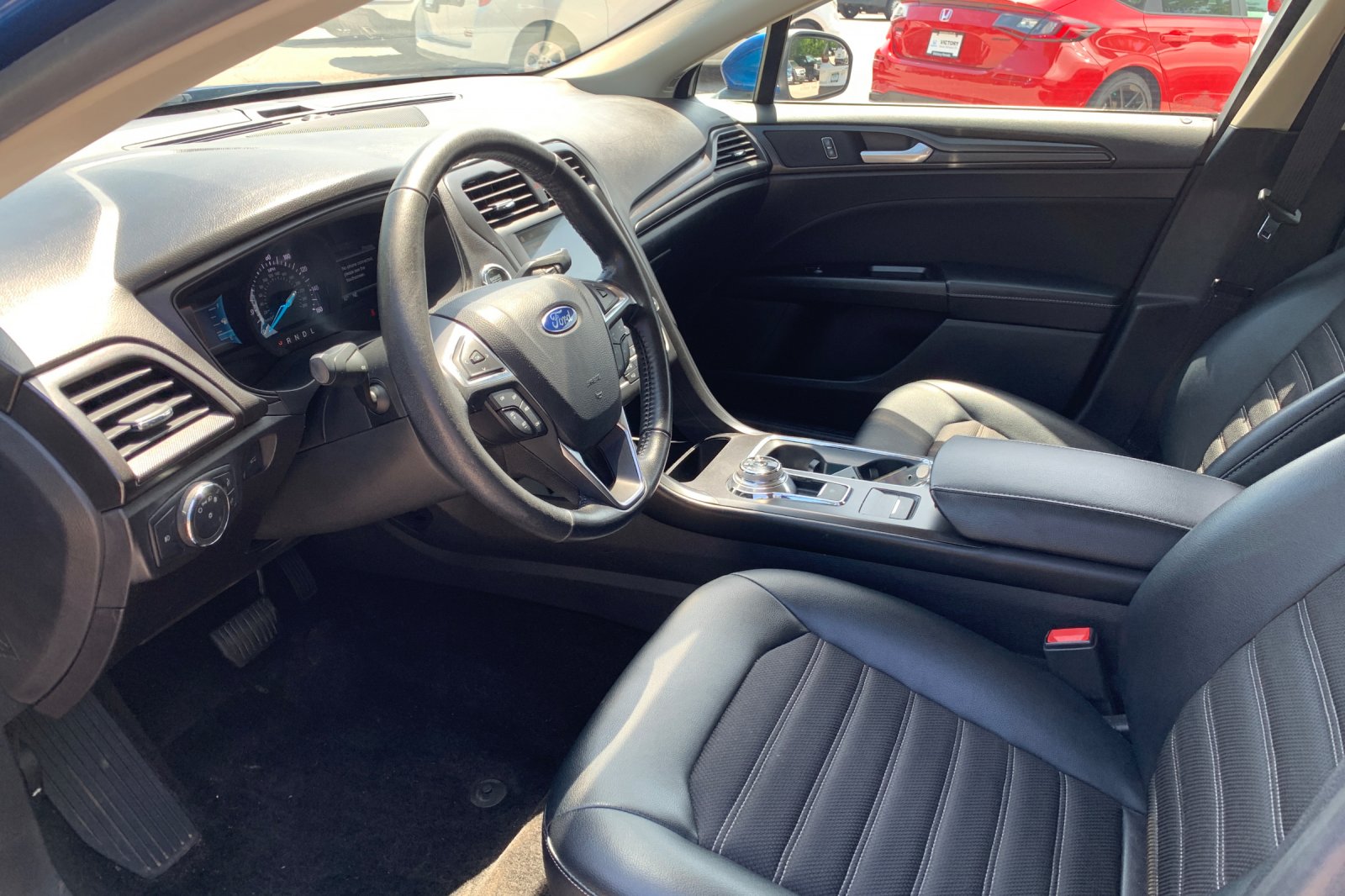 Used 2018 Lightning Blue Ford SE image 11