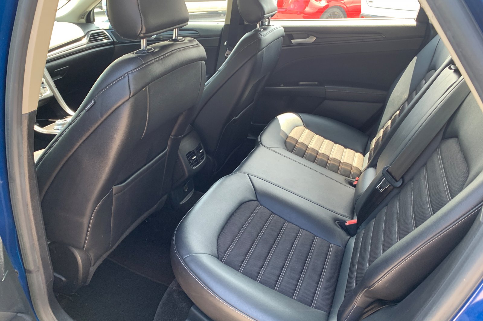 Used 2018 Lightning Blue Ford SE image 14