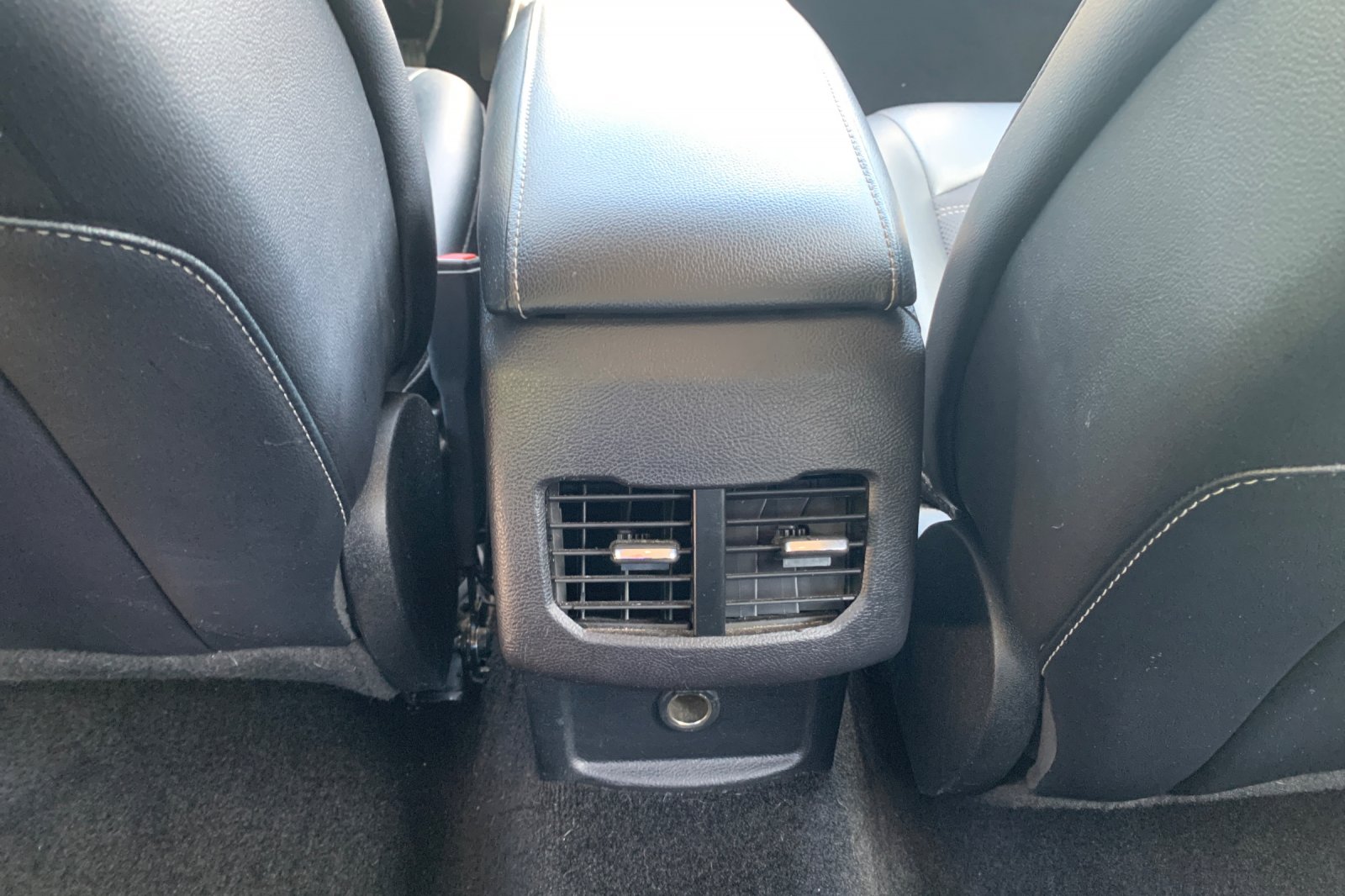 Used 2018 Lightning Blue Ford SE image 15