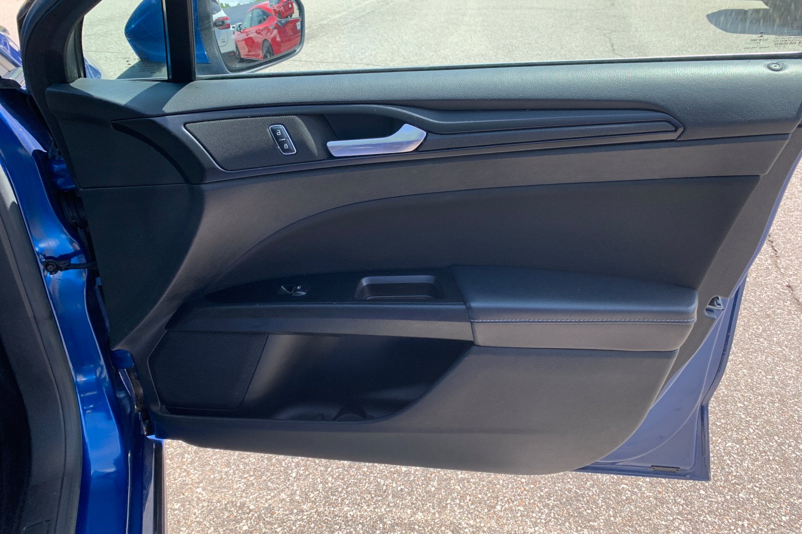 Used 2018 Lightning Blue Ford SE image 20