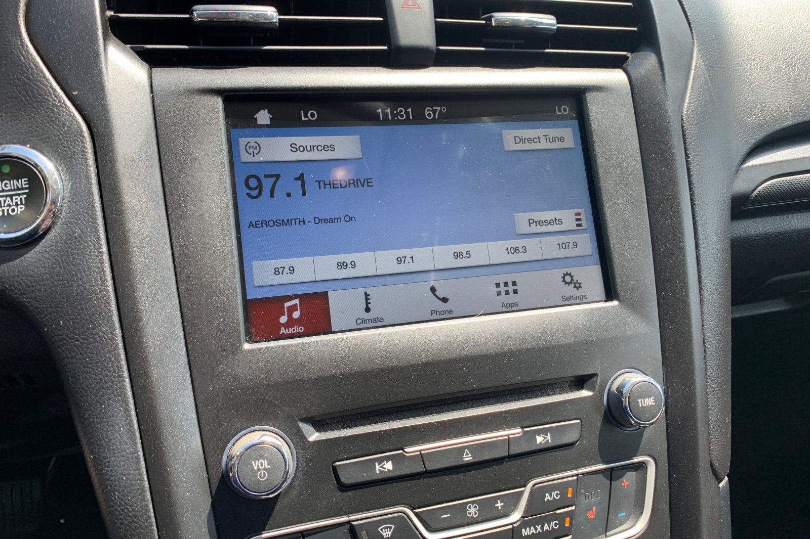 Used 2018 Lightning Blue Ford SE image 21