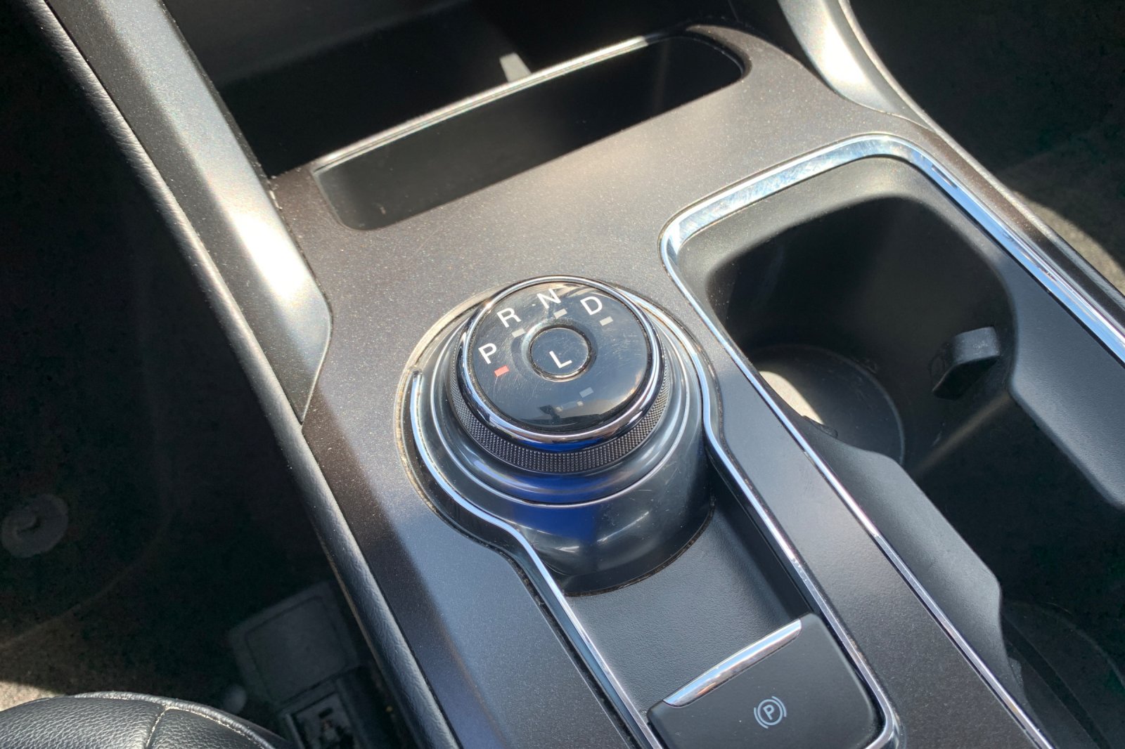 Used 2018 Lightning Blue Ford SE image 24