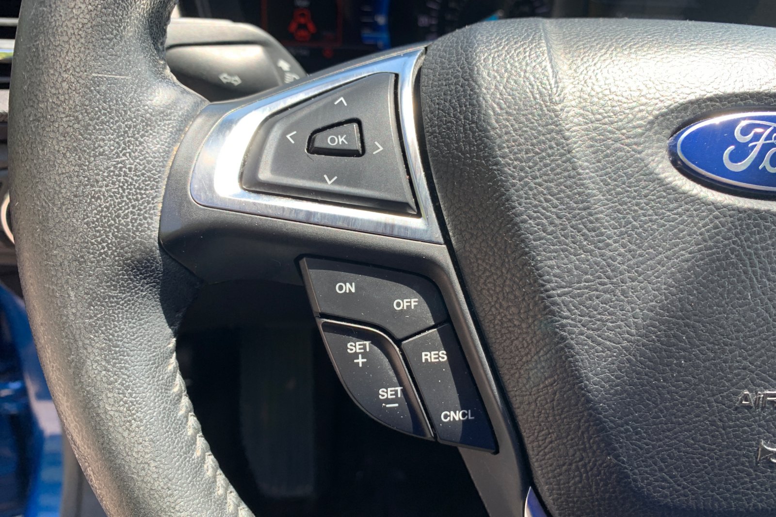 Used 2018 Lightning Blue Ford SE image 27