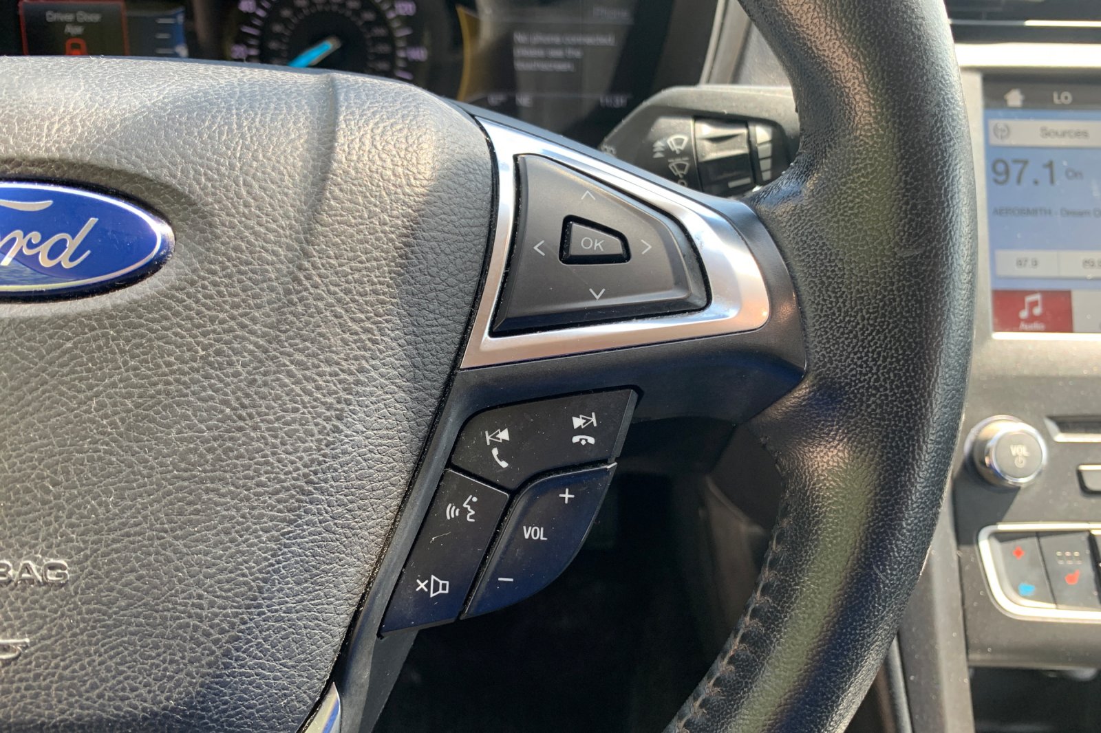 Used 2018 Lightning Blue Ford SE image 28