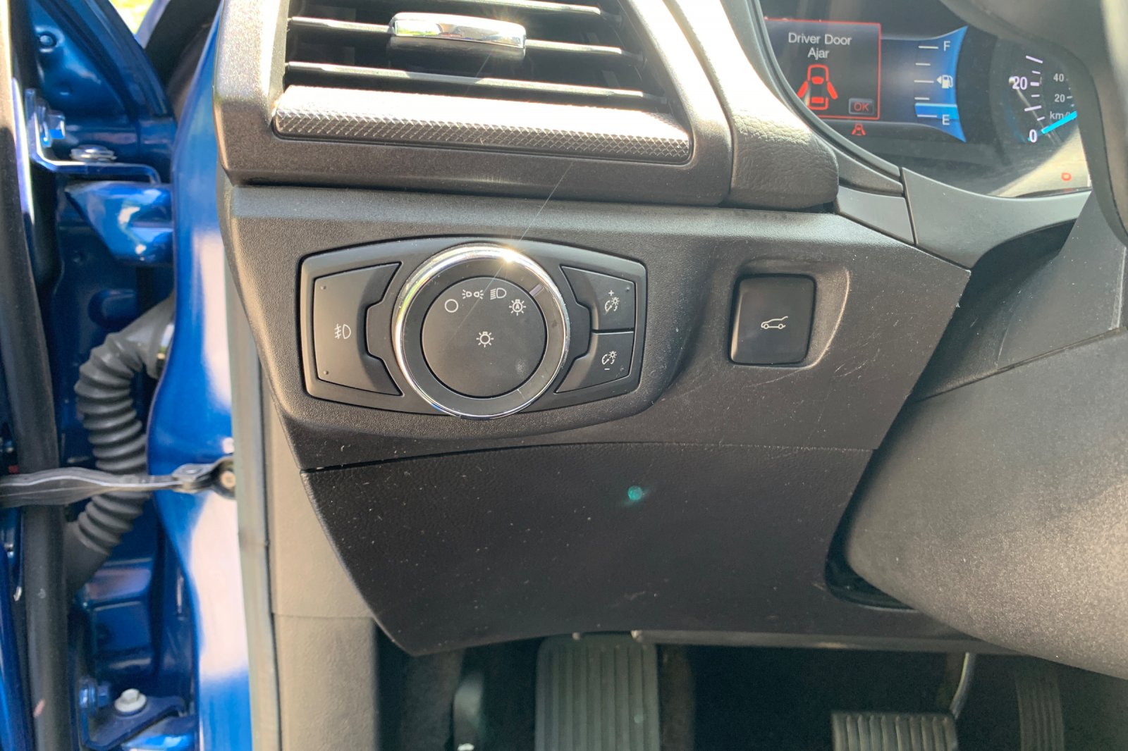 Used 2018 Lightning Blue Ford SE image 31