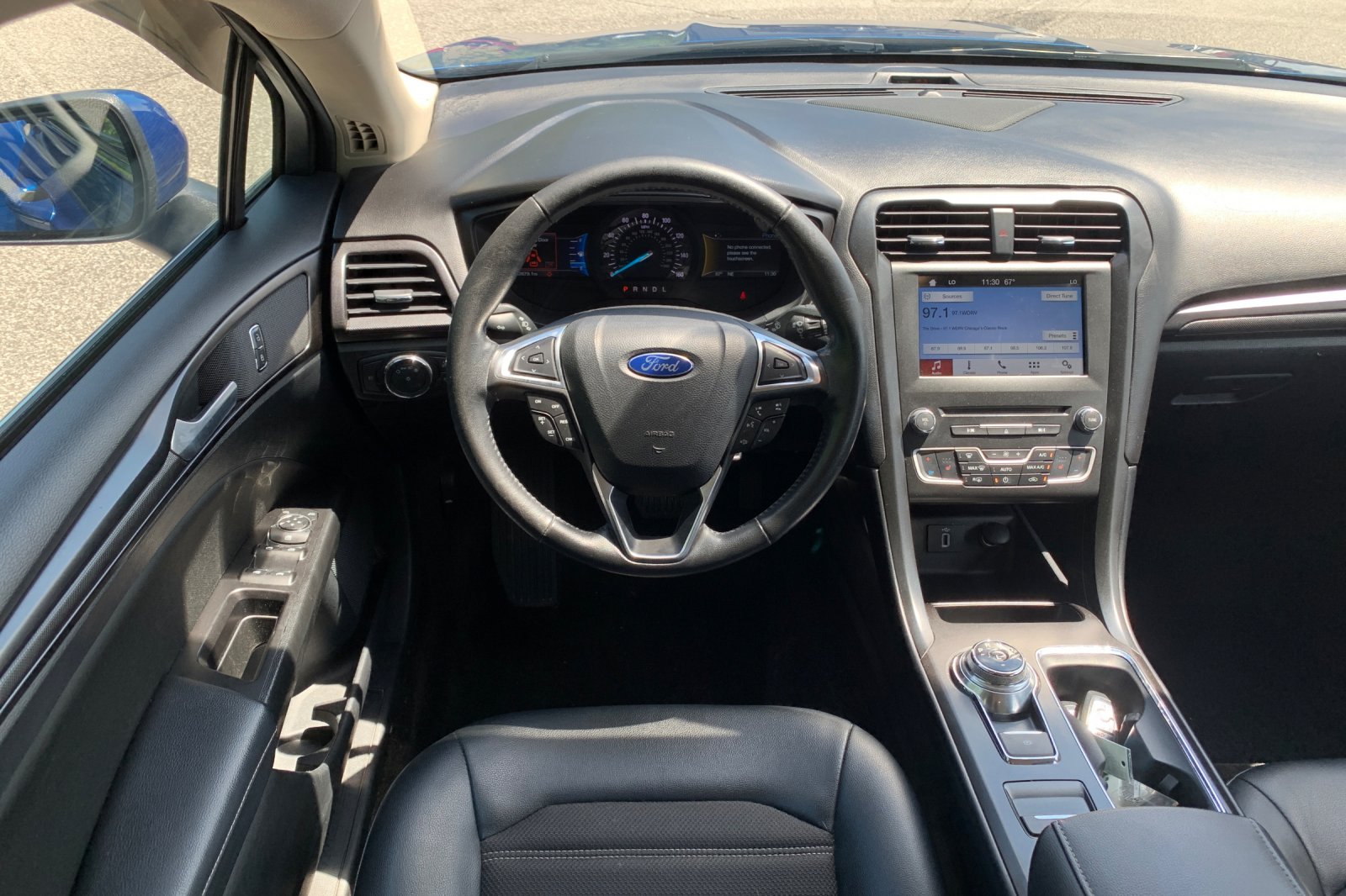 Used 2018 Lightning Blue Ford SE image 17