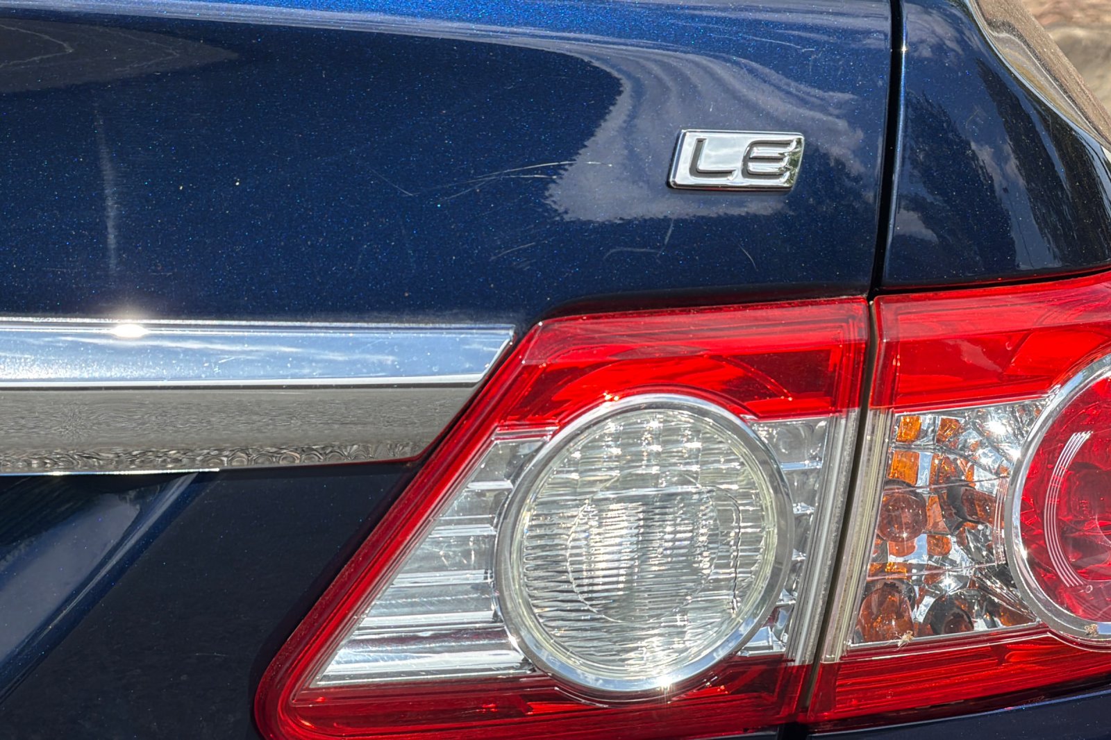 Used 2013 Blue Toyota LE image 23